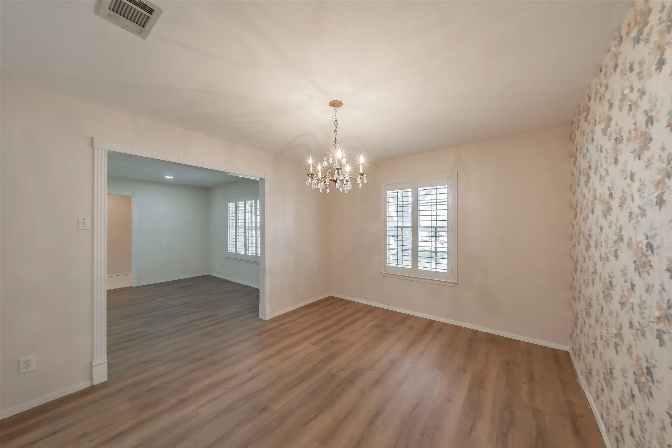 Single Family Residence For Sale in Dallas County , 1718 Timbers Drive, Irving, Texas 75061, 5 Bedroom, 3 Bathroom, 3 Garage spaces, 3,233 Sqft, built in 1965, mls#21410416, Real Estate Agent in Irving, Homes For Sale in Dallas county, Homes For Sale in Irving, Realtor in Irving Texas, Real Estate Brokerage Independent Realty Texas, Luminita Cordes Realtor