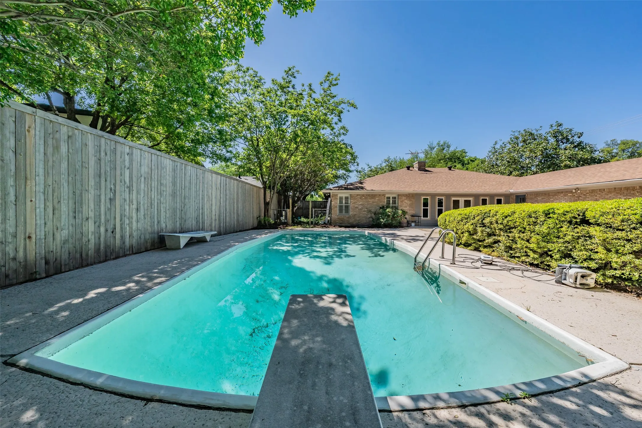 Single Family Residence For Sale in Dallas County , 1718 Timbers Drive, Irving, Texas 75061, 5 Bedroom, 3 Bathroom, 3 Garage spaces, 3,233 Sqft, built in 1965, mls#21410416, Real Estate Agent in Irving, Homes For Sale in Dallas county, Homes For Sale in Irving, Realtor in Irving Texas, Real Estate Brokerage Independent Realty Texas, Luminita Cordes Realtor