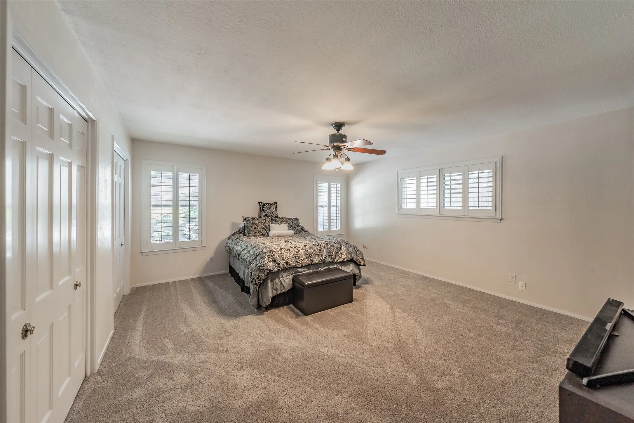 Single Family Residence For Sale in Dallas County , 1718 Timbers Drive, Irving, Texas 75061, 5 Bedroom, 3 Bathroom, 3 Garage spaces, 3,233 Sqft, built in 1965, mls#21410416, Real Estate Agent in Irving, Homes For Sale in Dallas county, Homes For Sale in Irving, Realtor in Irving Texas, Real Estate Brokerage Independent Realty Texas, Luminita Cordes Realtor