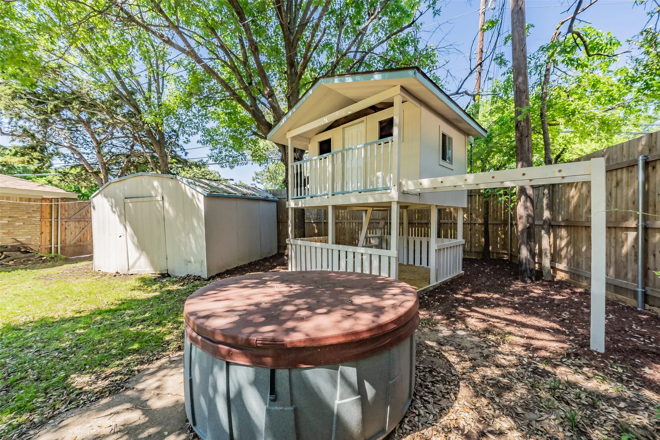 Single Family Residence For Sale in Dallas County , 1718 Timbers Drive, Irving, Texas 75061, 5 Bedroom, 3 Bathroom, 3 Garage spaces, 3,233 Sqft, built in 1965, mls#21410416, Real Estate Agent in Irving, Homes For Sale in Dallas county, Homes For Sale in Irving, Realtor in Irving Texas, Real Estate Brokerage Independent Realty Texas, Luminita Cordes Realtor