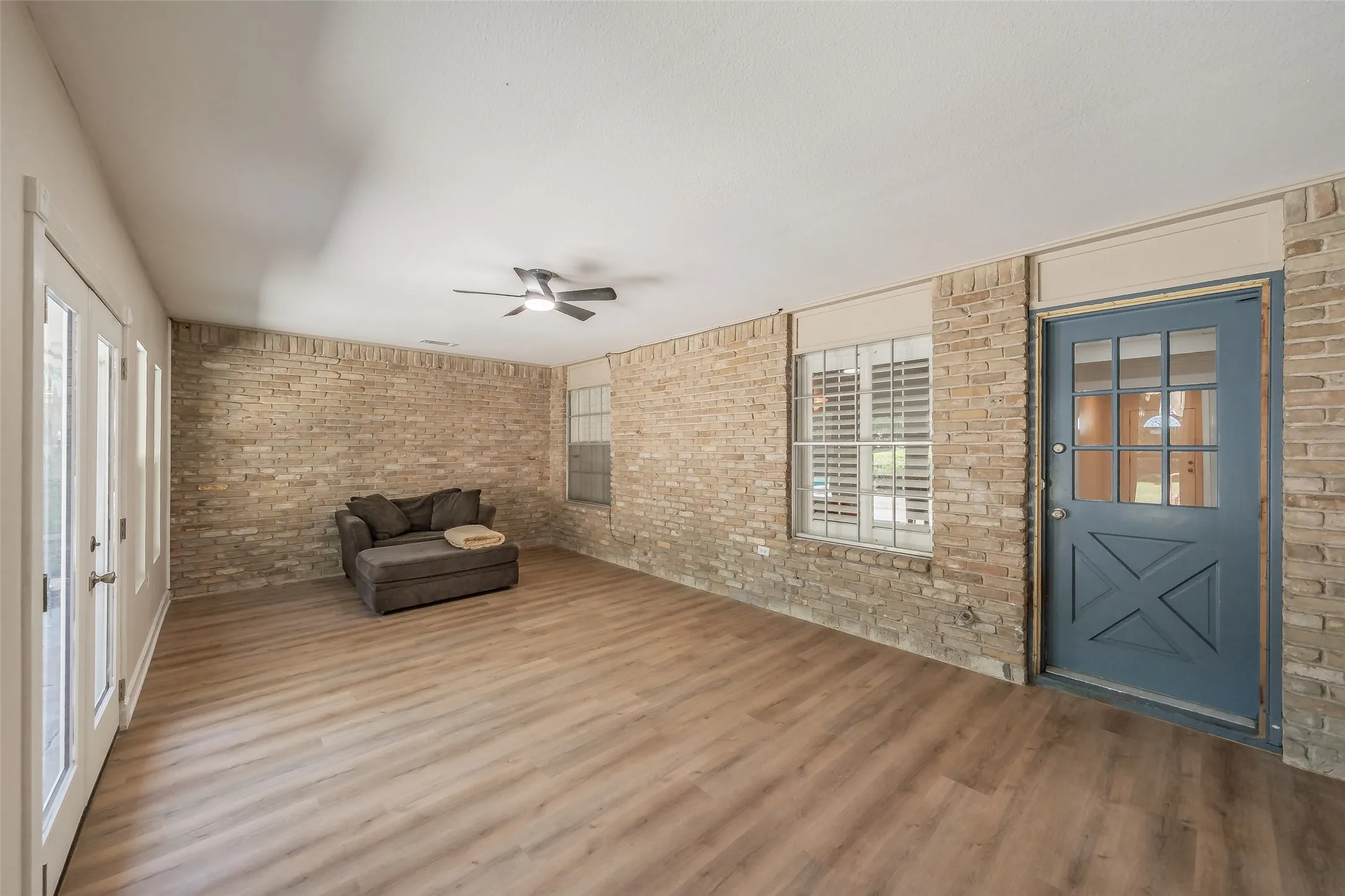 Single Family Residence For Sale in Dallas County , 1718 Timbers Drive, Irving, Texas 75061, 5 Bedroom, 3 Bathroom, 3 Garage spaces, 3,233 Sqft, built in 1965, mls#21410416, Real Estate Agent in Irving, Homes For Sale in Dallas county, Homes For Sale in Irving, Realtor in Irving Texas, Real Estate Brokerage Independent Realty Texas, Luminita Cordes Realtor