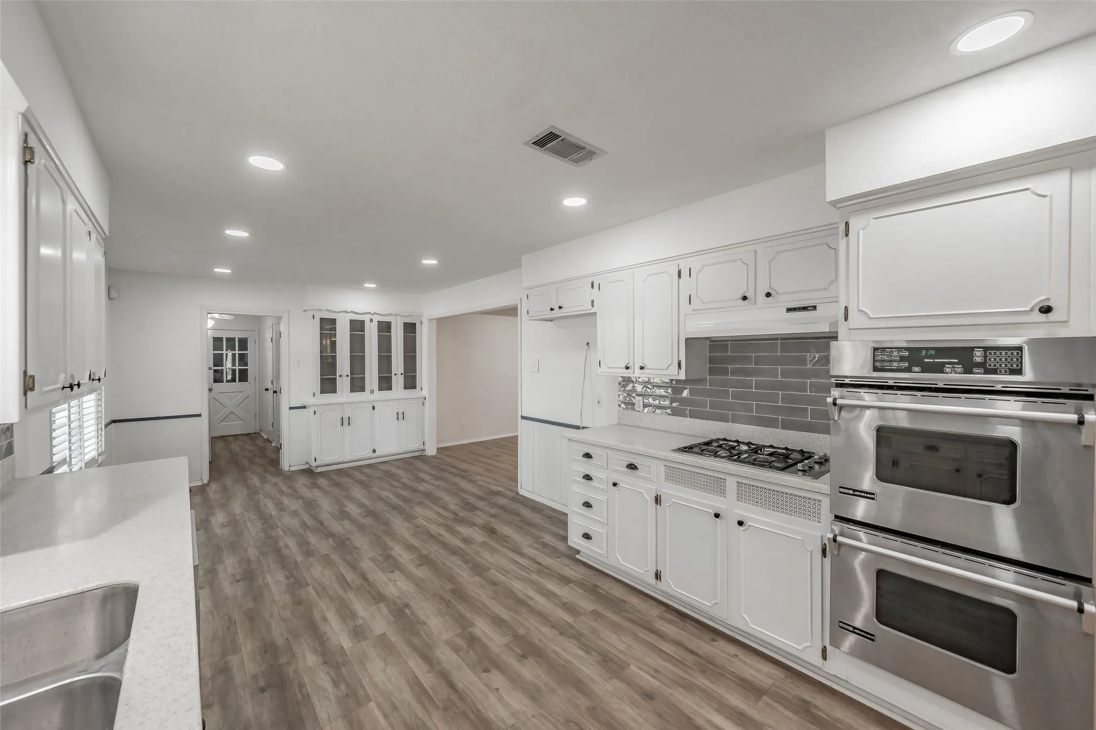 Single Family Residence For Sale in Dallas County , 1718 Timbers Drive, Irving, Texas 75061, 5 Bedroom, 3 Bathroom, 3 Garage spaces, 3,233 Sqft, built in 1965, mls#21410416, Real Estate Agent in Irving, Homes For Sale in Dallas county, Homes For Sale in Irving, Realtor in Irving Texas, Real Estate Brokerage Independent Realty Texas, Luminita Cordes Realtor