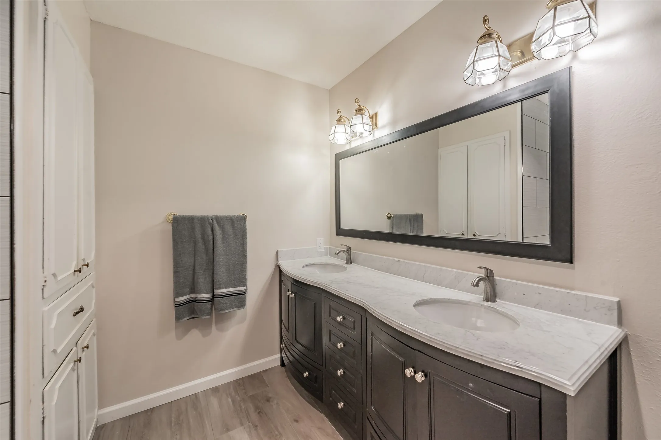 Single Family Residence For Sale in Dallas County , 1718 Timbers Drive, Irving, Texas 75061, 5 Bedroom, 3 Bathroom, 3 Garage spaces, 3,233 Sqft, built in 1965, mls#21410416, Real Estate Agent in Irving, Homes For Sale in Dallas county, Homes For Sale in Irving, Realtor in Irving Texas, Real Estate Brokerage Independent Realty Texas, Luminita Cordes Realtor