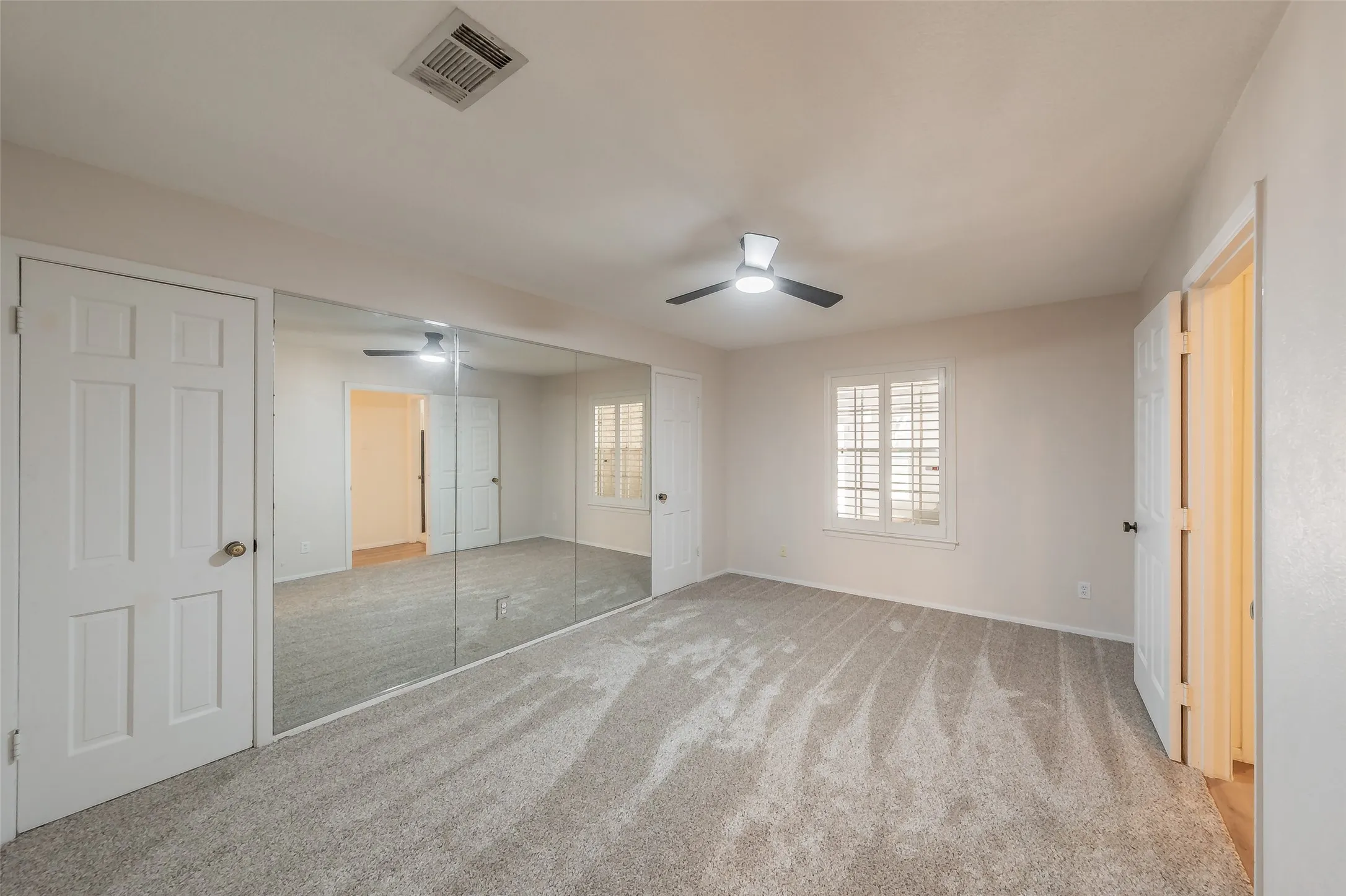Single Family Residence For Sale in Dallas County , 1718 Timbers Drive, Irving, Texas 75061, 5 Bedroom, 3 Bathroom, 3 Garage spaces, 3,233 Sqft, built in 1965, mls#21410416, Real Estate Agent in Irving, Homes For Sale in Dallas county, Homes For Sale in Irving, Realtor in Irving Texas, Real Estate Brokerage Independent Realty Texas, Luminita Cordes Realtor