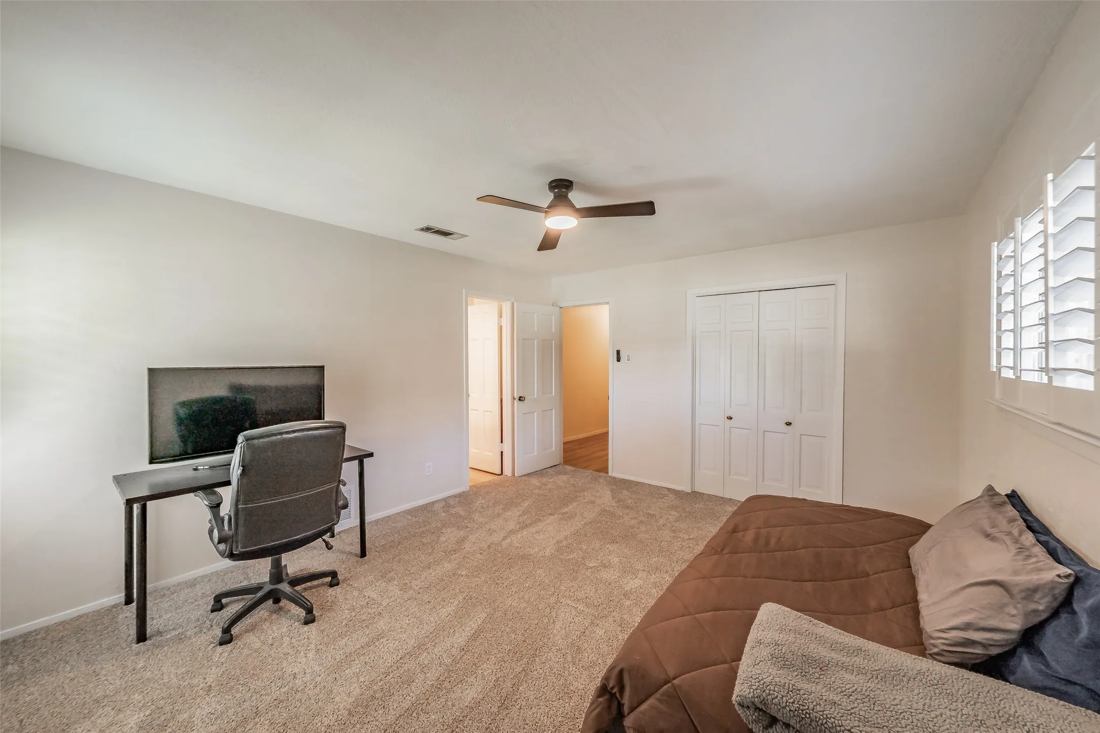 Single Family Residence For Sale in Dallas County , 1718 Timbers Drive, Irving, Texas 75061, 5 Bedroom, 3 Bathroom, 3 Garage spaces, 3,233 Sqft, built in 1965, mls#21410416, Real Estate Agent in Irving, Homes For Sale in Dallas county, Homes For Sale in Irving, Realtor in Irving Texas, Real Estate Brokerage Independent Realty Texas, Luminita Cordes Realtor