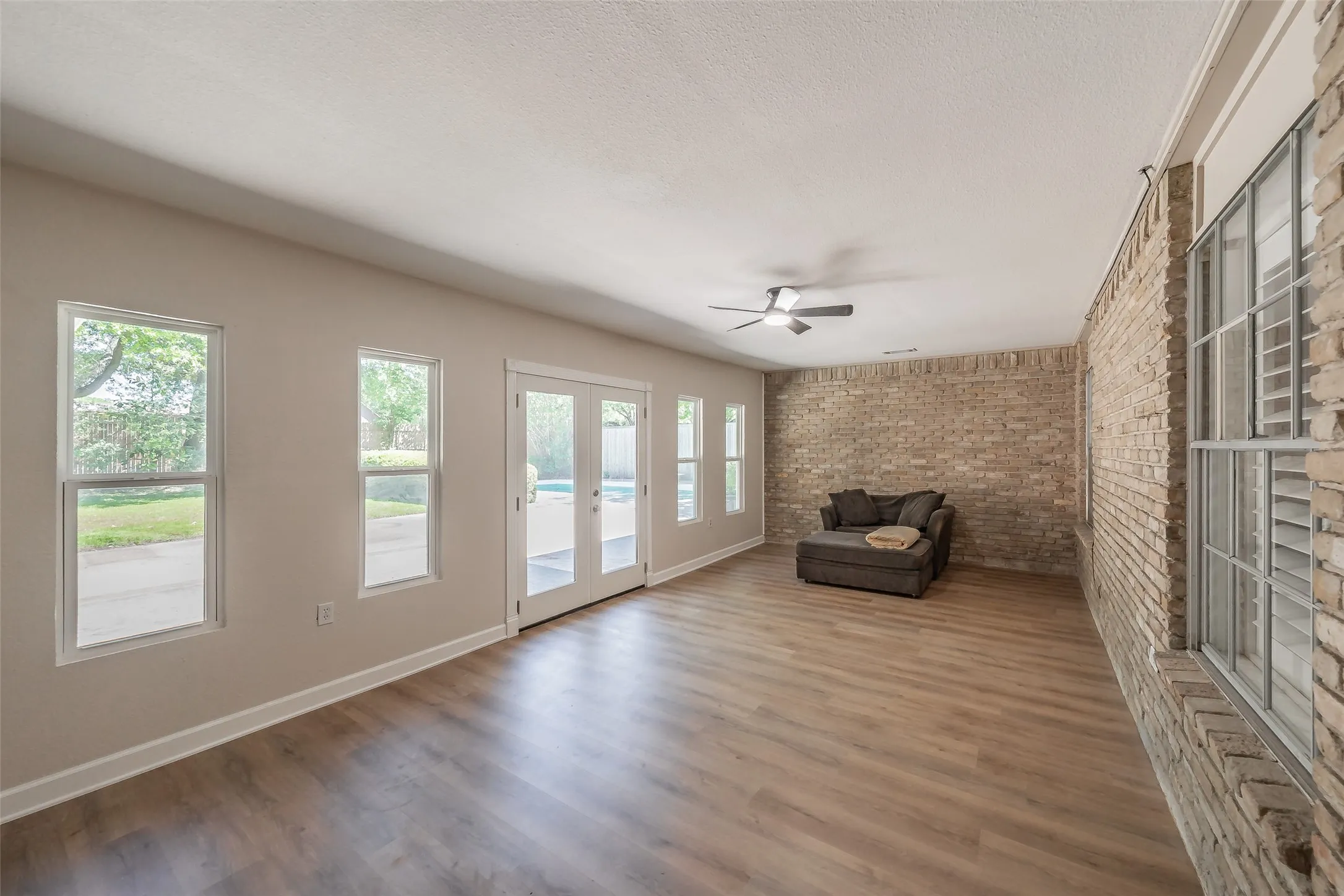 Single Family Residence For Sale in Dallas County , 1718 Timbers Drive, Irving, Texas 75061, 5 Bedroom, 3 Bathroom, 3 Garage spaces, 3,233 Sqft, built in 1965, mls#21410416, Real Estate Agent in Irving, Homes For Sale in Dallas county, Homes For Sale in Irving, Realtor in Irving Texas, Real Estate Brokerage Independent Realty Texas, Luminita Cordes Realtor