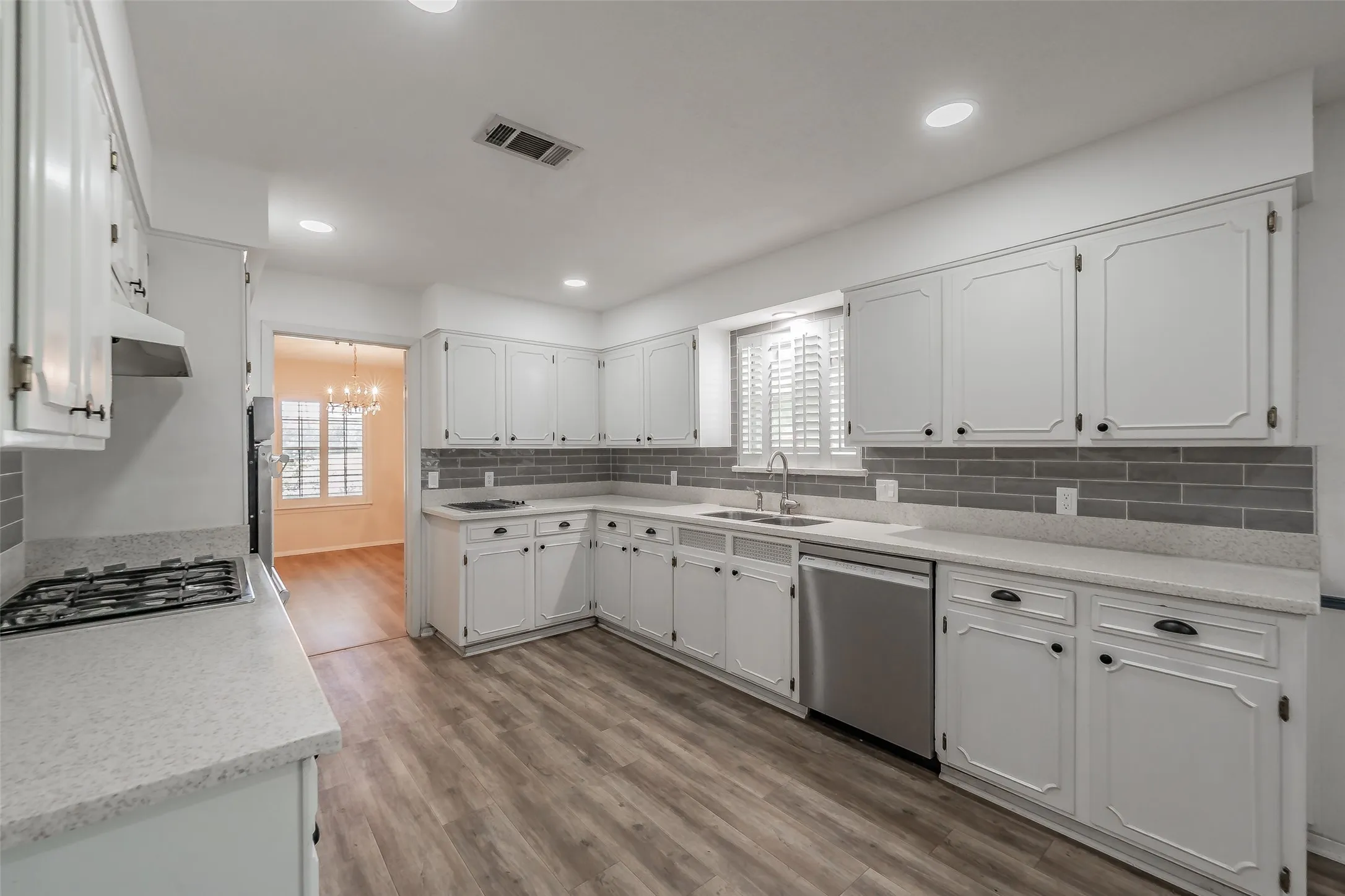 Single Family Residence For Sale in Dallas County , 1718 Timbers Drive, Irving, Texas 75061, 5 Bedroom, 3 Bathroom, 3 Garage spaces, 3,233 Sqft, built in 1965, mls#21410416, Real Estate Agent in Irving, Homes For Sale in Dallas county, Homes For Sale in Irving, Realtor in Irving Texas, Real Estate Brokerage Independent Realty Texas, Luminita Cordes Realtor