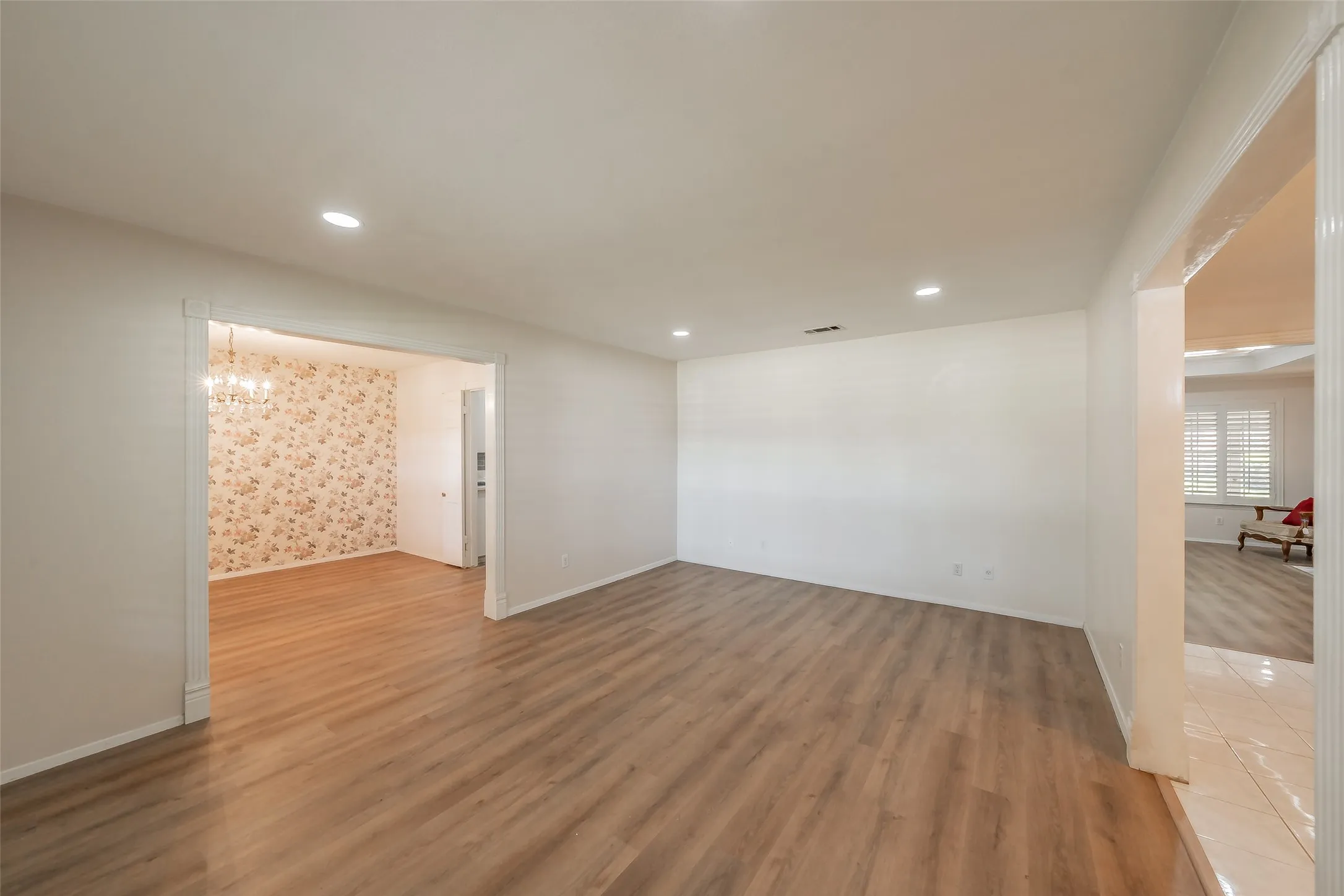 Single Family Residence For Sale in Dallas County , 1718 Timbers Drive, Irving, Texas 75061, 5 Bedroom, 3 Bathroom, 3 Garage spaces, 3,233 Sqft, built in 1965, mls#21410416, Real Estate Agent in Irving, Homes For Sale in Dallas county, Homes For Sale in Irving, Realtor in Irving Texas, Real Estate Brokerage Independent Realty Texas, Luminita Cordes Realtor