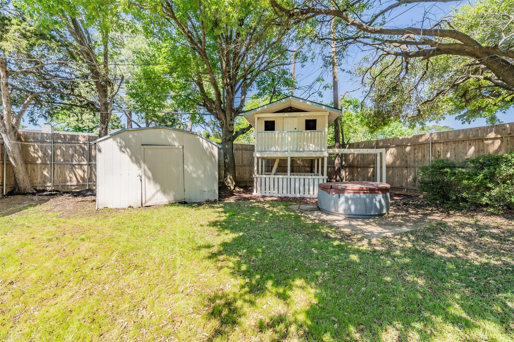 Single Family Residence For Sale in Dallas County , 1718 Timbers Drive, Irving, Texas 75061, 5 Bedroom, 3 Bathroom, 3 Garage spaces, 3,233 Sqft, built in 1965, mls#21410416, Real Estate Agent in Irving, Homes For Sale in Dallas county, Homes For Sale in Irving, Realtor in Irving Texas, Real Estate Brokerage Independent Realty Texas, Luminita Cordes Realtor
