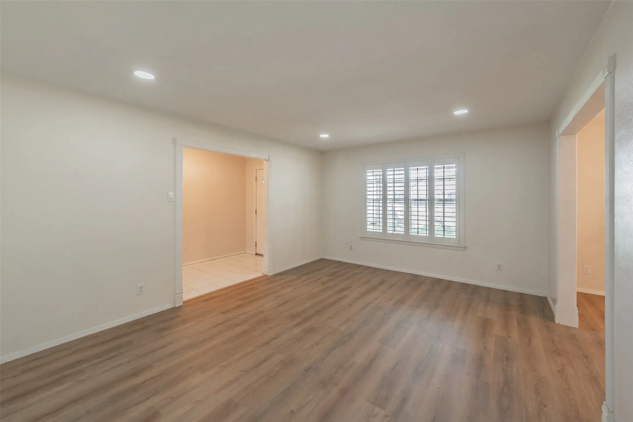 Single Family Residence For Sale in Dallas County , 1718 Timbers Drive, Irving, Texas 75061, 5 Bedroom, 3 Bathroom, 3 Garage spaces, 3,233 Sqft, built in 1965, mls#21410416, Real Estate Agent in Irving, Homes For Sale in Dallas county, Homes For Sale in Irving, Realtor in Irving Texas, Real Estate Brokerage Independent Realty Texas, Luminita Cordes Realtor