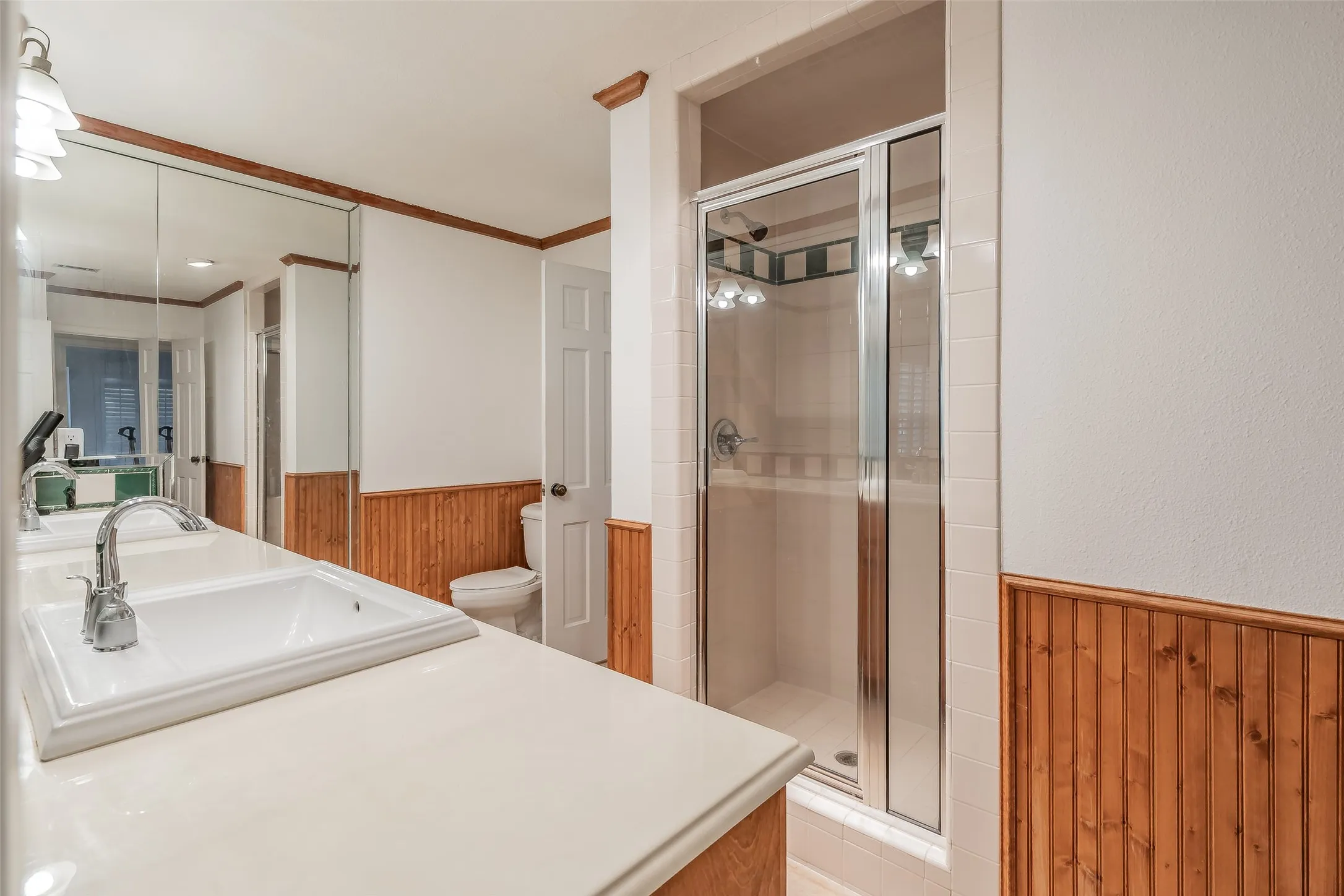 Single Family Residence For Sale in Dallas County , 1718 Timbers Drive, Irving, Texas 75061, 5 Bedroom, 3 Bathroom, 3 Garage spaces, 3,233 Sqft, built in 1965, mls#21410416, Real Estate Agent in Irving, Homes For Sale in Dallas county, Homes For Sale in Irving, Realtor in Irving Texas, Real Estate Brokerage Independent Realty Texas, Luminita Cordes Realtor