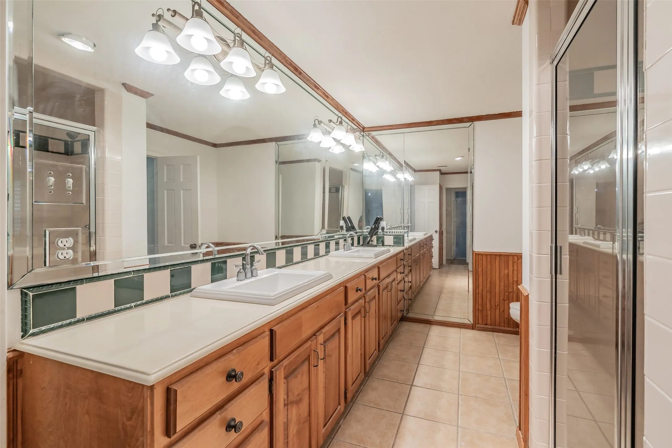 Single Family Residence For Sale in Dallas County , 1718 Timbers Drive, Irving, Texas 75061, 5 Bedroom, 3 Bathroom, 3 Garage spaces, 3,233 Sqft, built in 1965, mls#21410416, Real Estate Agent in Irving, Homes For Sale in Dallas county, Homes For Sale in Irving, Realtor in Irving Texas, Real Estate Brokerage Independent Realty Texas, Luminita Cordes Realtor