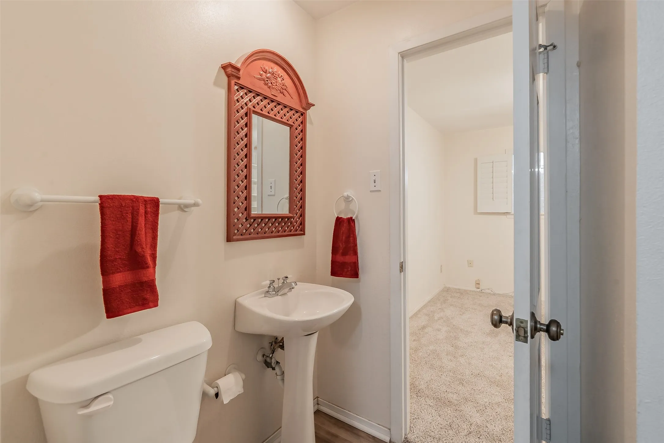 Single Family Residence For Sale in Dallas County , 1718 Timbers Drive, Irving, Texas 75061, 5 Bedroom, 3 Bathroom, 3 Garage spaces, 3,233 Sqft, built in 1965, mls#21410416, Real Estate Agent in Irving, Homes For Sale in Dallas county, Homes For Sale in Irving, Realtor in Irving Texas, Real Estate Brokerage Independent Realty Texas, Luminita Cordes Realtor