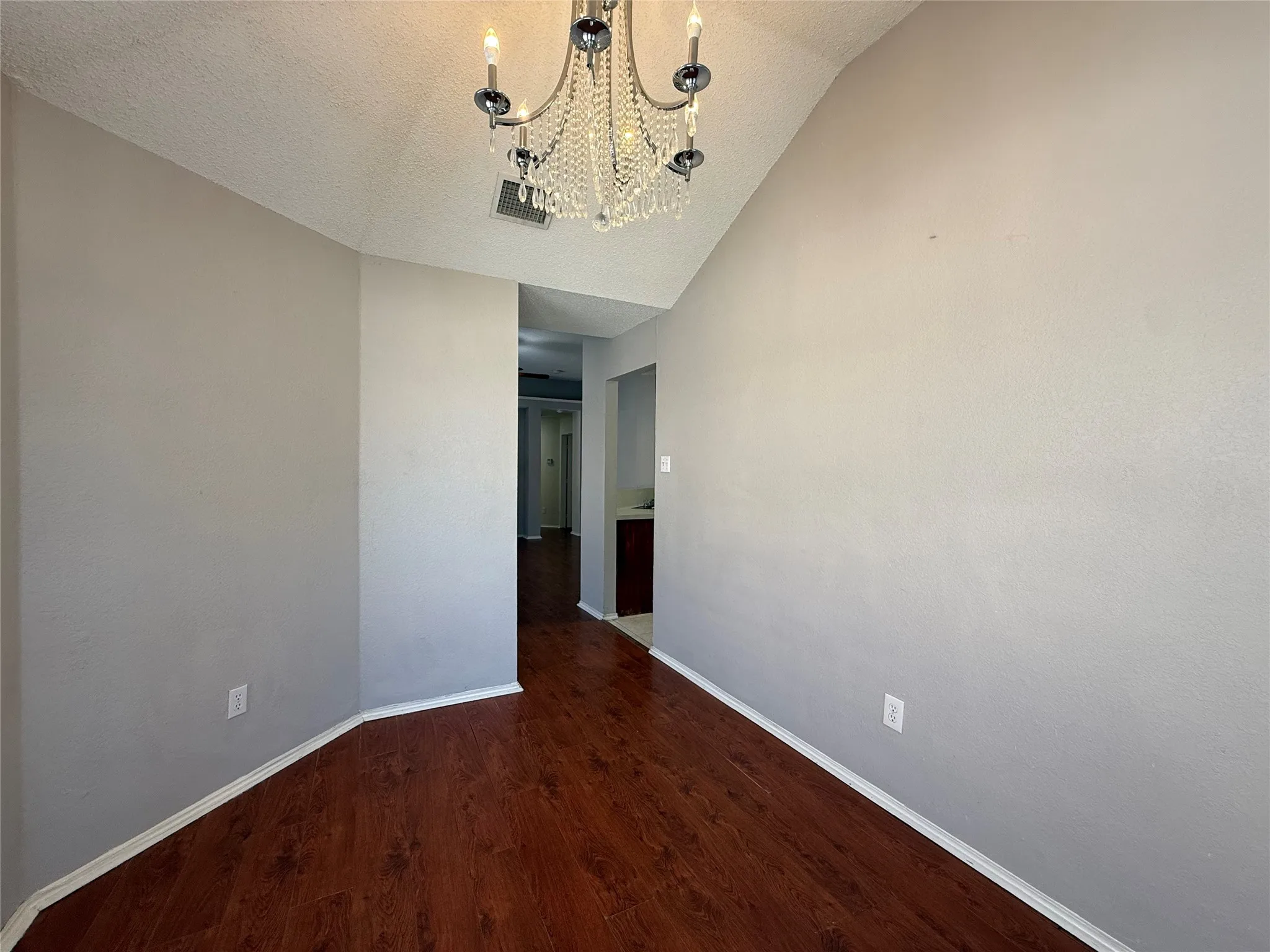 Single Family Residence For Rent in Dallas County , 5210 Welbeck Court, Garland, Texas 75043, 3 Bedroom, 2 Bathroom, 2 Garage spaces, 1,186 Sqft, built in 1994, mls#21410451, Real Estate Agent in Garland, Homes For Rent in Dallas county, Homes For Rent in Garland, Realtor in Garland Texas, Real Estate Brokerage Independent Realty Texas, Luminita Cordes Realtor