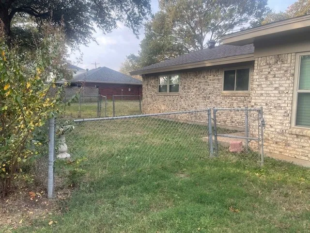 Single Family Residence For Rent in Hood County , 315 S Baker Street, Granbury, Texas 76048, 3 Bedroom, 2 Bathroom, 2 Garage spaces, 2,392 Sqft, built in 1978, mls#21410452, Real Estate Agent in Granbury, Homes For Rent in Hood county, Homes For Rent in Granbury, Realtor in Granbury Texas, Real Estate Brokerage Independent Realty Texas, Luminita Cordes Realtor