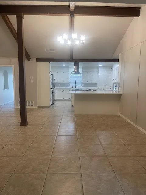 Single Family Residence For Rent in Hood County , 315 S Baker Street, Granbury, Texas 76048, 3 Bedroom, 2 Bathroom, 2 Garage spaces, 2,392 Sqft, built in 1978, mls#21410452, Real Estate Agent in Granbury, Homes For Rent in Hood county, Homes For Rent in Granbury, Realtor in Granbury Texas, Real Estate Brokerage Independent Realty Texas, Luminita Cordes Realtor
