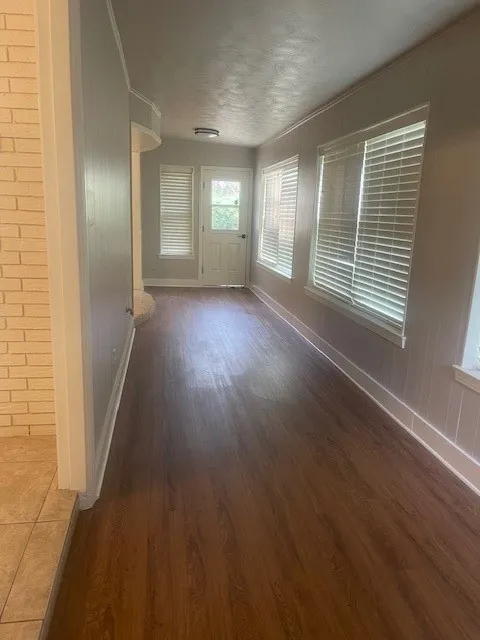 Single Family Residence For Rent in Hood County , 315 S Baker Street, Granbury, Texas 76048, 3 Bedroom, 2 Bathroom, 2 Garage spaces, 2,392 Sqft, built in 1978, mls#21410452, Real Estate Agent in Granbury, Homes For Rent in Hood county, Homes For Rent in Granbury, Realtor in Granbury Texas, Real Estate Brokerage Independent Realty Texas, Luminita Cordes Realtor