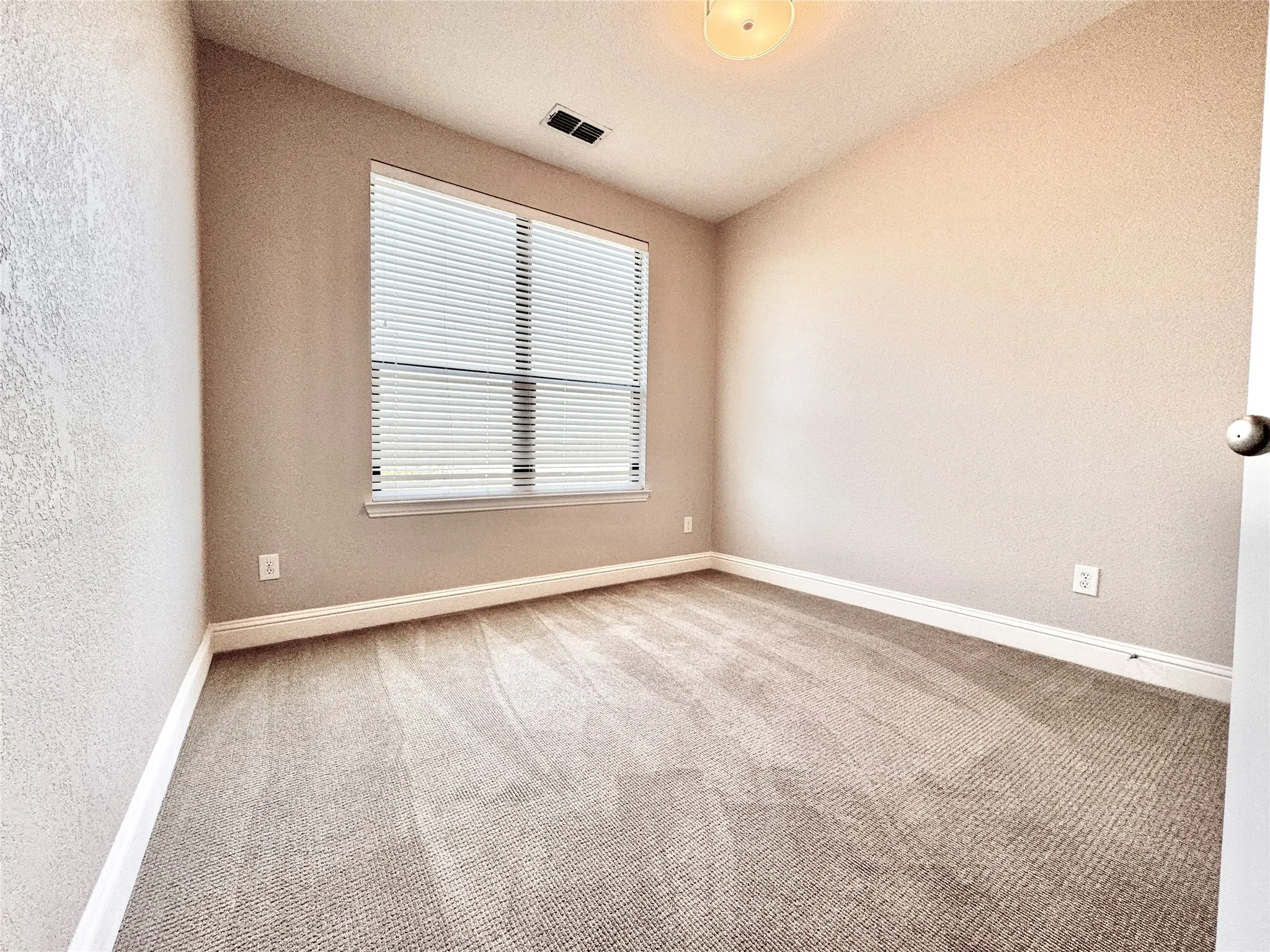 Townhouse For Sale in Collin County , 5741 Pantheon Court, Plano, Texas 75024, 3 Bedroom, 3 Bathroom, 2 Garage spaces, 1,855 Sqft, built in 2005, mls#21410448, Real Estate Agent in Plano, Homes For Sale in Collin county, Homes For Sale in Plano, Realtor in Plano Texas, Real Estate Brokerage Independent Realty Texas, Luminita Cordes Realtor