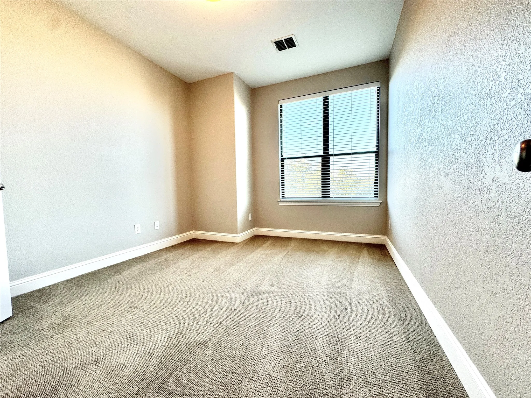 Townhouse For Sale in Collin County , 5741 Pantheon Court, Plano, Texas 75024, 3 Bedroom, 3 Bathroom, 2 Garage spaces, 1,855 Sqft, built in 2005, mls#21410448, Real Estate Agent in Plano, Homes For Sale in Collin county, Homes For Sale in Plano, Realtor in Plano Texas, Real Estate Brokerage Independent Realty Texas, Luminita Cordes Realtor