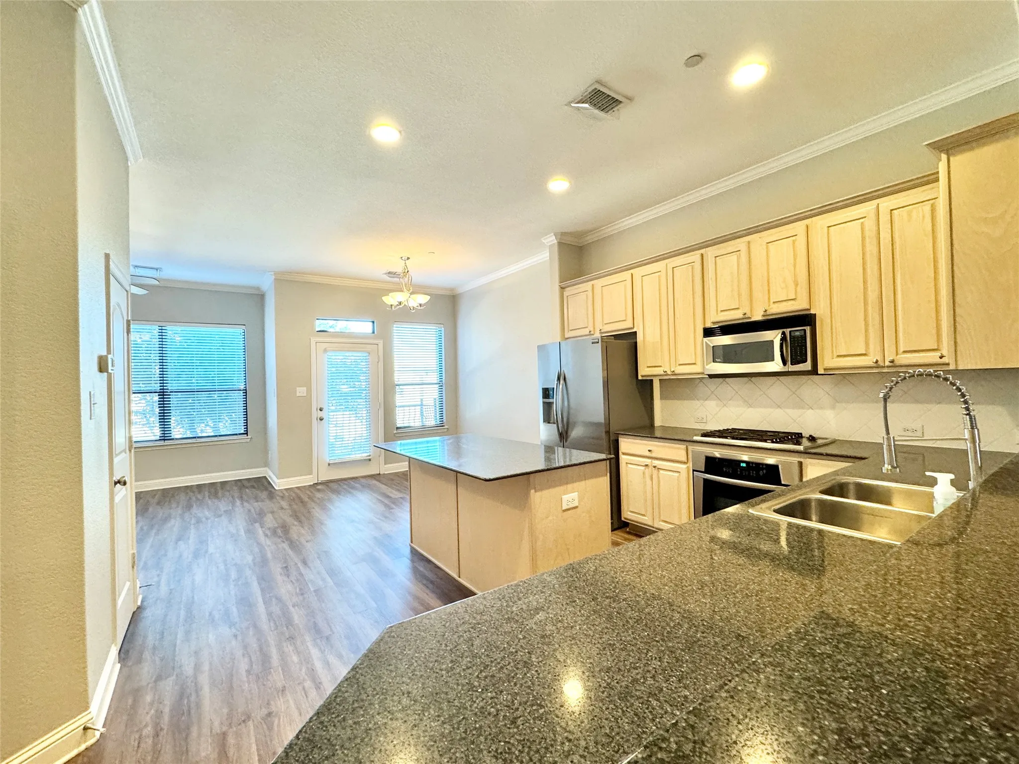 Townhouse For Sale in Collin County , 5741 Pantheon Court, Plano, Texas 75024, 3 Bedroom, 3 Bathroom, 2 Garage spaces, 1,855 Sqft, built in 2005, mls#21410448, Real Estate Agent in Plano, Homes For Sale in Collin county, Homes For Sale in Plano, Realtor in Plano Texas, Real Estate Brokerage Independent Realty Texas, Luminita Cordes Realtor