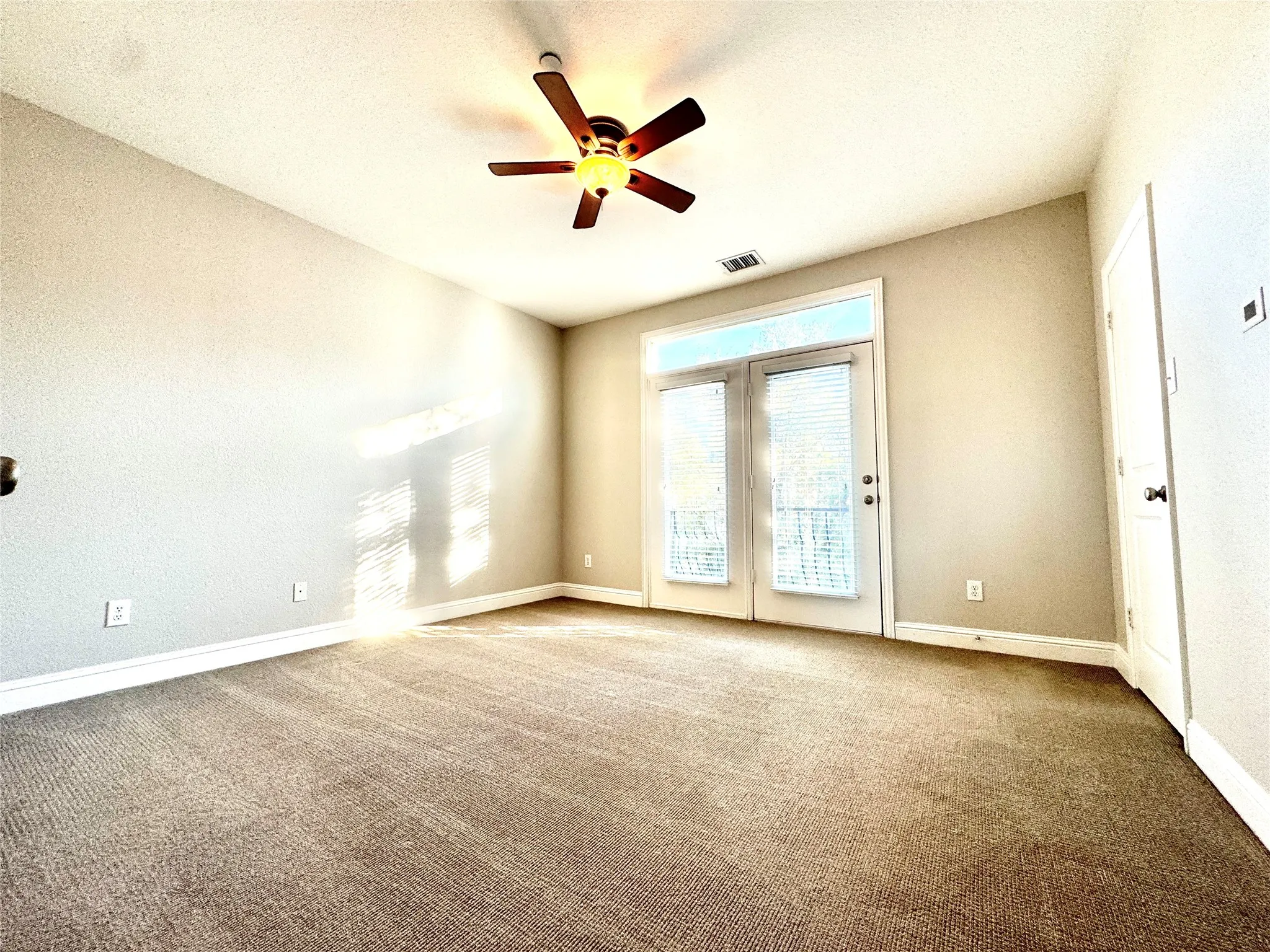 Townhouse For Sale in Collin County , 5741 Pantheon Court, Plano, Texas 75024, 3 Bedroom, 3 Bathroom, 2 Garage spaces, 1,855 Sqft, built in 2005, mls#21410448, Real Estate Agent in Plano, Homes For Sale in Collin county, Homes For Sale in Plano, Realtor in Plano Texas, Real Estate Brokerage Independent Realty Texas, Luminita Cordes Realtor