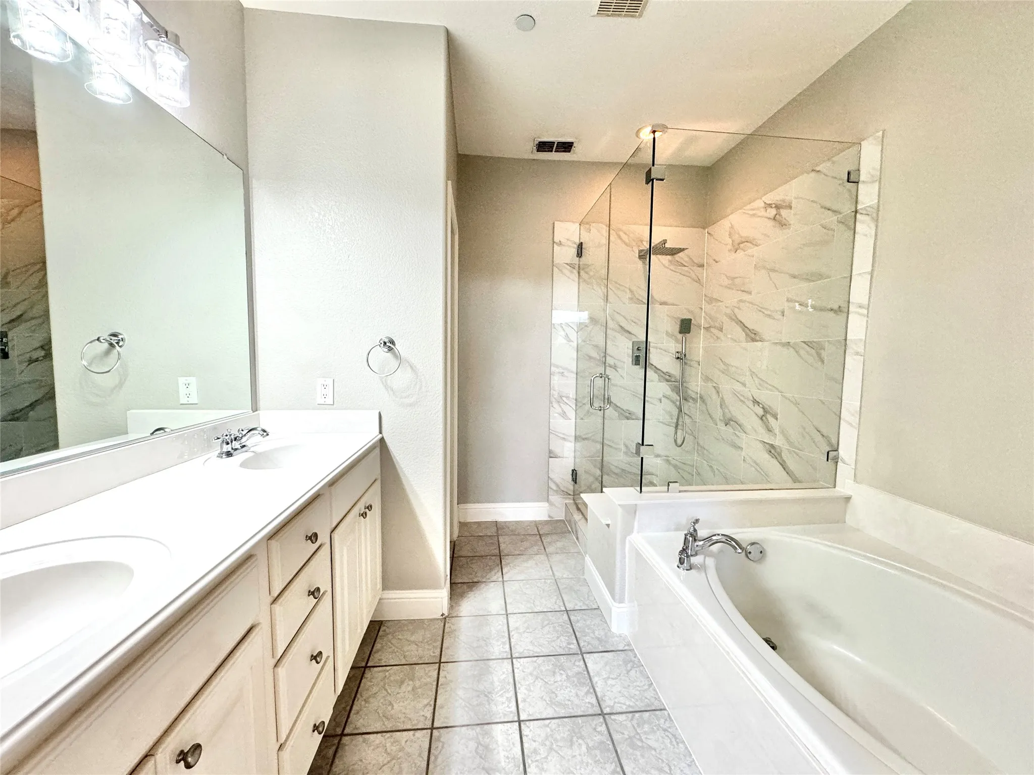 Townhouse For Sale in Collin County , 5741 Pantheon Court, Plano, Texas 75024, 3 Bedroom, 3 Bathroom, 2 Garage spaces, 1,855 Sqft, built in 2005, mls#21410448, Real Estate Agent in Plano, Homes For Sale in Collin county, Homes For Sale in Plano, Realtor in Plano Texas, Real Estate Brokerage Independent Realty Texas, Luminita Cordes Realtor