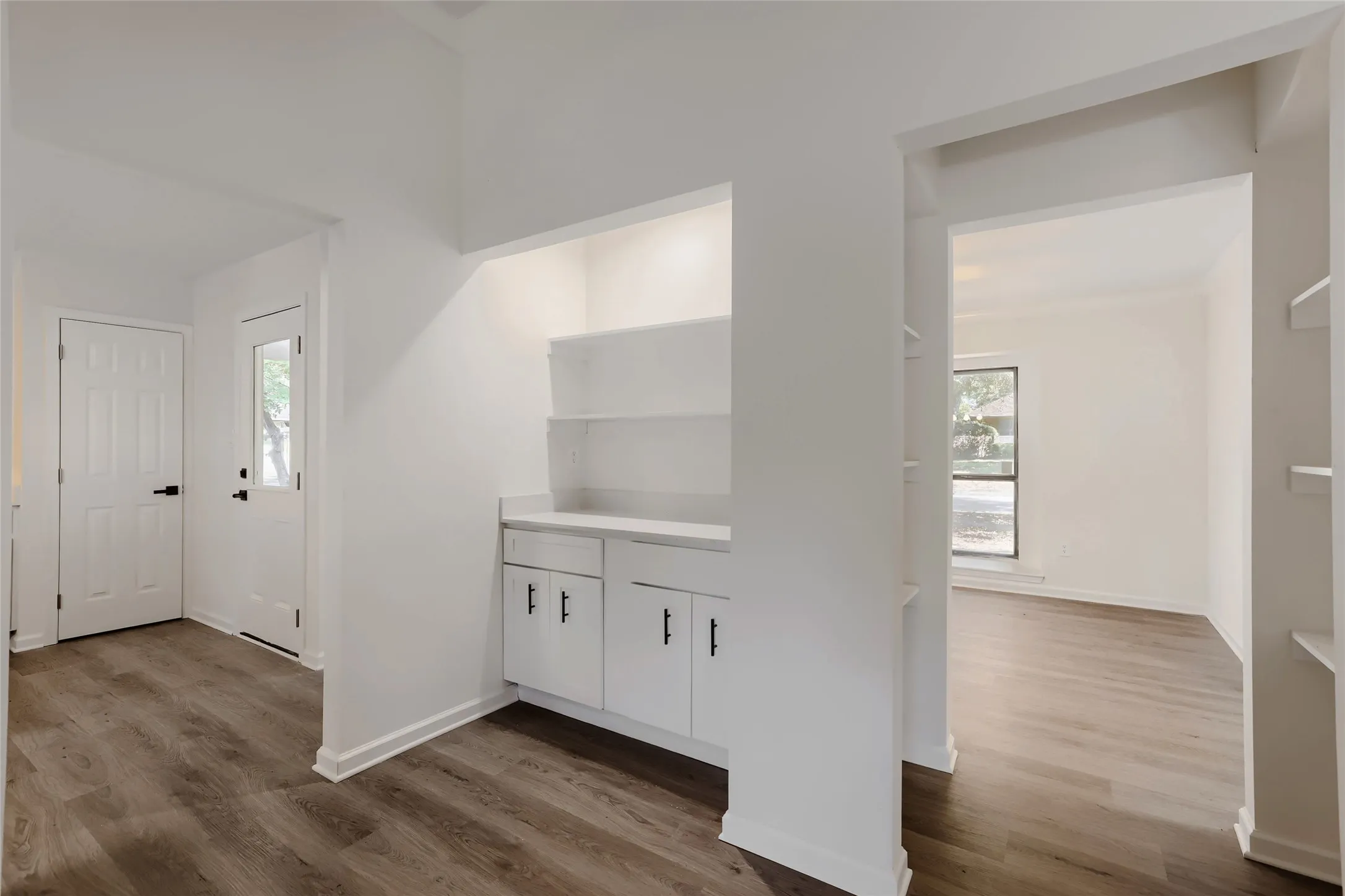 Single Family Residence For Sale in Dallas County , 5812 Winding Woods Trail, Dallas, Texas 75227, 3 Bedroom, 3 Bathroom, 2 Garage spaces, 1,965 Sqft, built in 1979, mls#21408474, Real Estate Agent in Dallas, Homes For Sale in Dallas county, Homes For Sale in Dallas, Realtor in Dallas Texas, Real Estate Brokerage Independent Realty Texas, Luminita Cordes Realtor