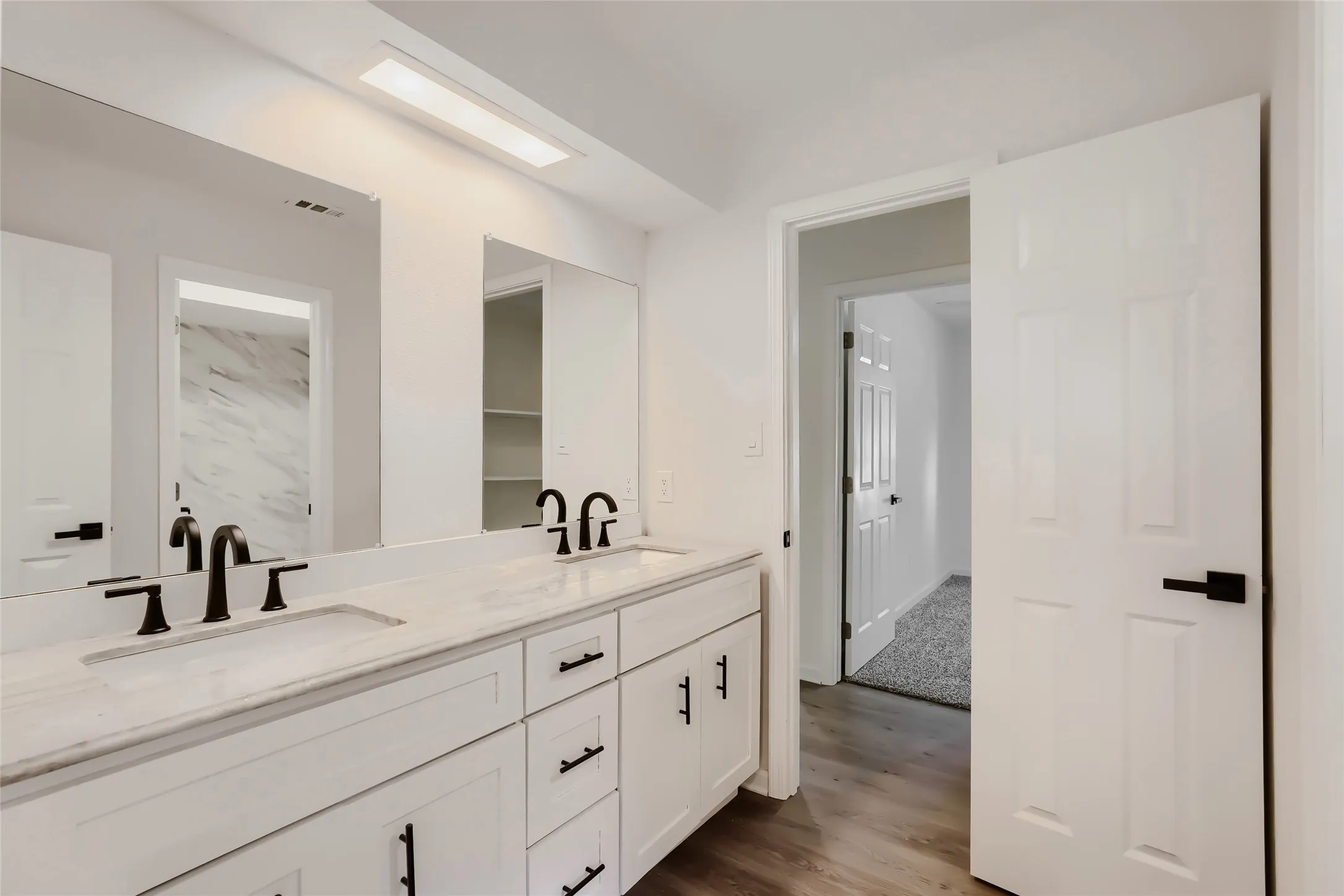 Single Family Residence For Sale in Dallas County , 5812 Winding Woods Trail, Dallas, Texas 75227, 3 Bedroom, 3 Bathroom, 2 Garage spaces, 1,965 Sqft, built in 1979, mls#21408474, Real Estate Agent in Dallas, Homes For Sale in Dallas county, Homes For Sale in Dallas, Realtor in Dallas Texas, Real Estate Brokerage Independent Realty Texas, Luminita Cordes Realtor