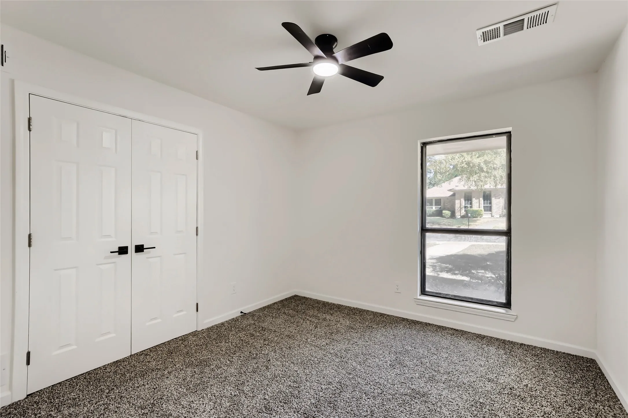 Single Family Residence For Sale in Dallas County , 5812 Winding Woods Trail, Dallas, Texas 75227, 3 Bedroom, 3 Bathroom, 2 Garage spaces, 1,965 Sqft, built in 1979, mls#21408474, Real Estate Agent in Dallas, Homes For Sale in Dallas county, Homes For Sale in Dallas, Realtor in Dallas Texas, Real Estate Brokerage Independent Realty Texas, Luminita Cordes Realtor