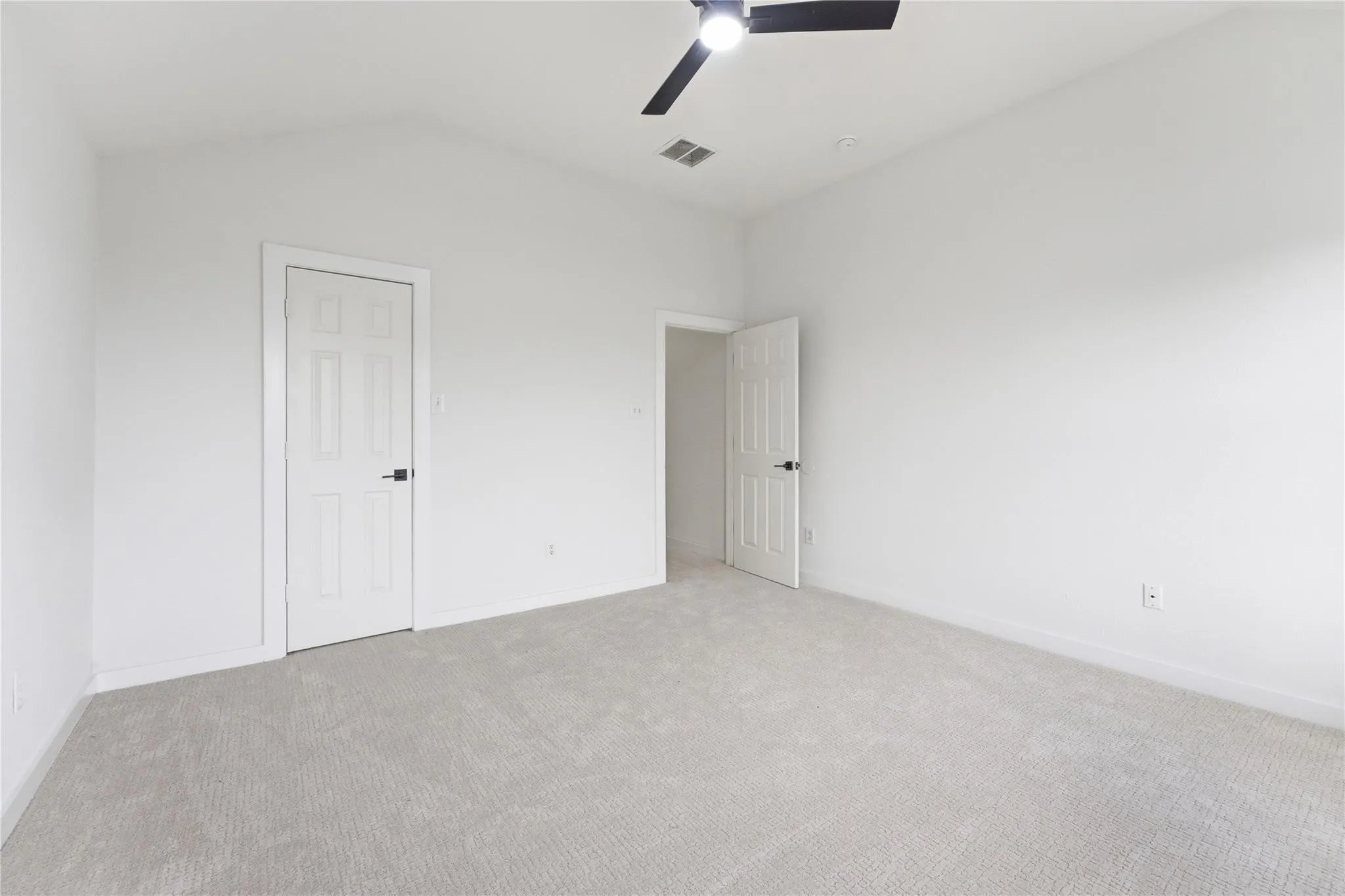 Single Family Residence For Rent in Tarrant County , 7301 Tin Cup Drive, Arlington, Texas 76001, 4 Bedroom, 3 Bathroom, 2 Garage spaces, 3,032 Sqft, built in 2001, mls#21410453, Real Estate Agent in Arlington, Homes For Rent in Tarrant county, Homes For Rent in Arlington, Realtor in Arlington Texas, Real Estate Brokerage Independent Realty Texas, Luminita Cordes Realtor