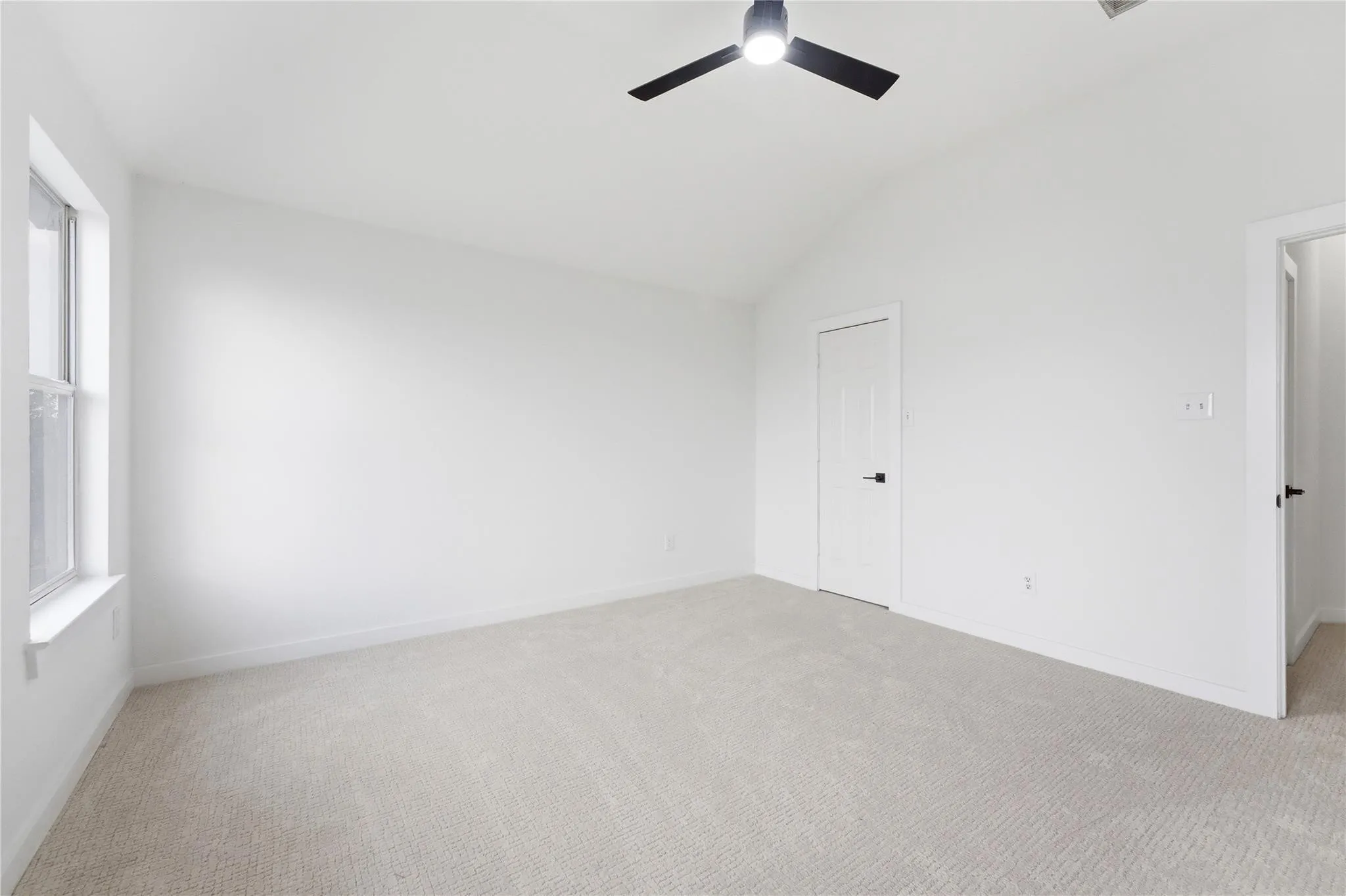 Single Family Residence For Rent in Tarrant County , 7301 Tin Cup Drive, Arlington, Texas 76001, 4 Bedroom, 3 Bathroom, 2 Garage spaces, 3,032 Sqft, built in 2001, mls#21410453, Real Estate Agent in Arlington, Homes For Rent in Tarrant county, Homes For Rent in Arlington, Realtor in Arlington Texas, Real Estate Brokerage Independent Realty Texas, Luminita Cordes Realtor