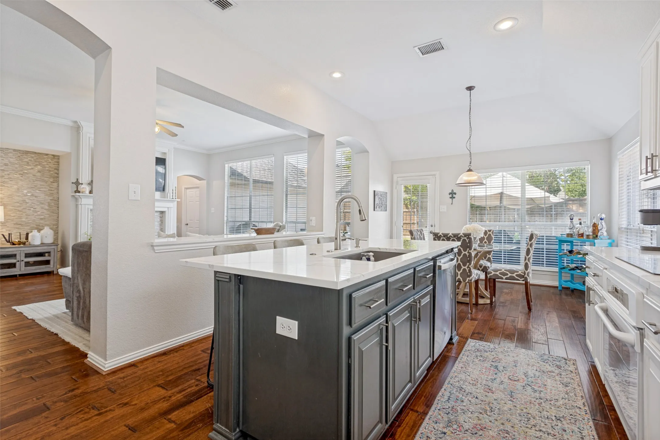 Single Family Residence For Rent in Dallas County , 6119 Laurel Crest Lane, Sachse, Texas 75048, 4 Bedroom, 2 Bathroom, 2 Garage spaces, 2,294 Sqft, built in 2003, mls#21410464, Real Estate Agent in Sachse, Homes For Rent in Dallas county, Homes For Rent in Sachse, Realtor in Sachse Texas, Real Estate Brokerage Independent Realty Texas, Luminita Cordes Realtor