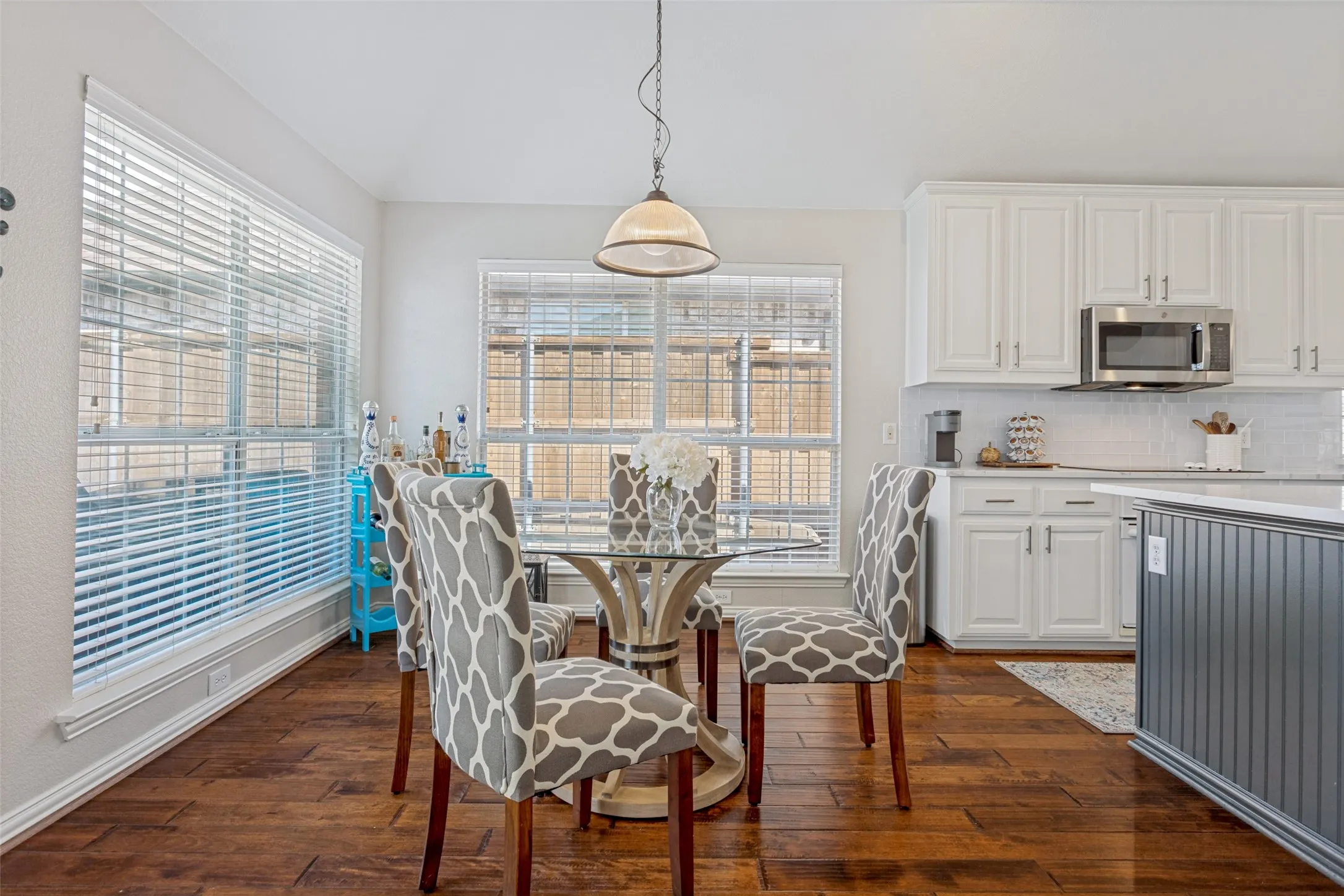 Single Family Residence For Rent in Dallas County , 6119 Laurel Crest Lane, Sachse, Texas 75048, 4 Bedroom, 2 Bathroom, 2 Garage spaces, 2,294 Sqft, built in 2003, mls#21410464, Real Estate Agent in Sachse, Homes For Rent in Dallas county, Homes For Rent in Sachse, Realtor in Sachse Texas, Real Estate Brokerage Independent Realty Texas, Luminita Cordes Realtor