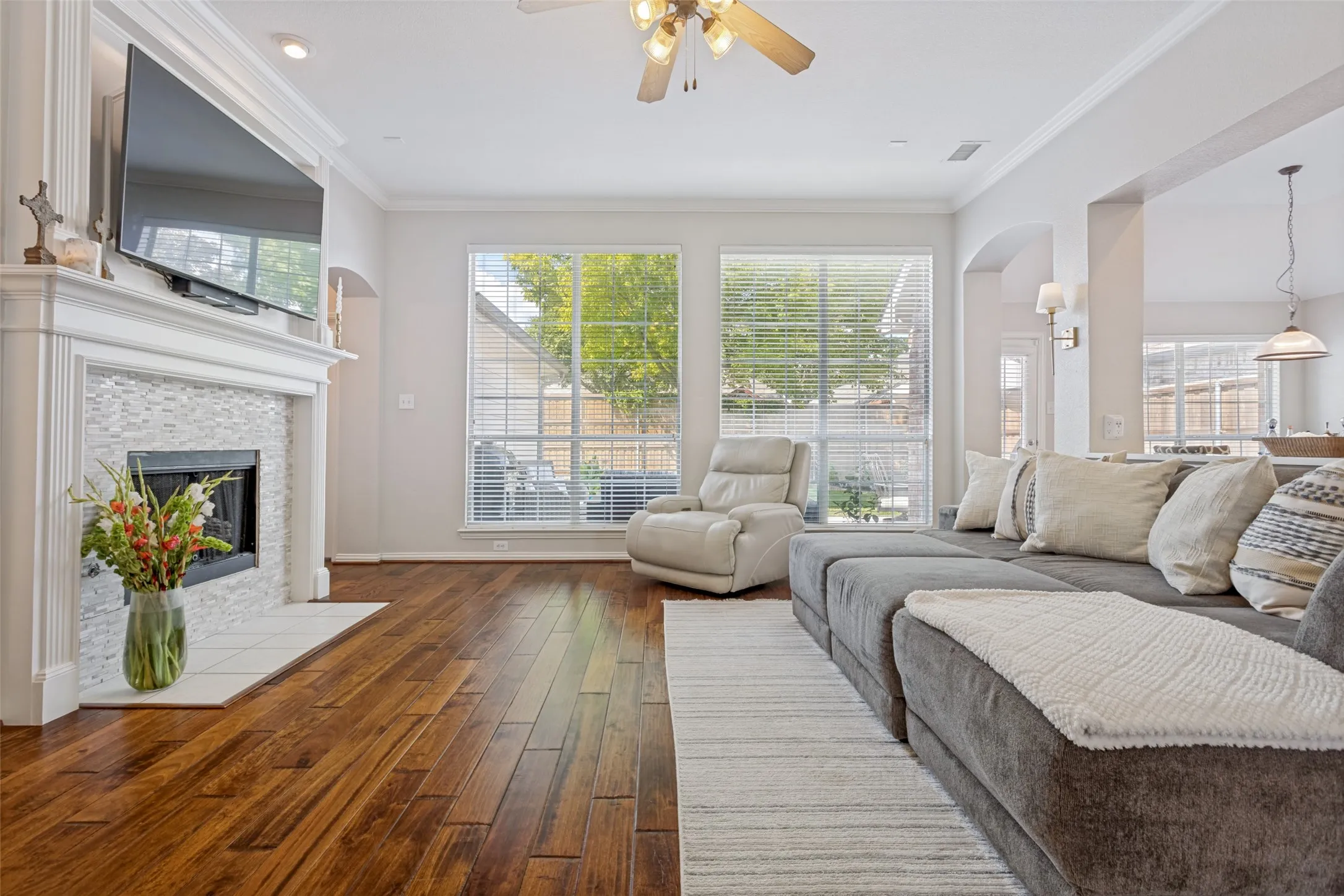 Single Family Residence For Rent in Dallas County , 6119 Laurel Crest Lane, Sachse, Texas 75048, 4 Bedroom, 2 Bathroom, 2 Garage spaces, 2,294 Sqft, built in 2003, mls#21410464, Real Estate Agent in Sachse, Homes For Rent in Dallas county, Homes For Rent in Sachse, Realtor in Sachse Texas, Real Estate Brokerage Independent Realty Texas, Luminita Cordes Realtor