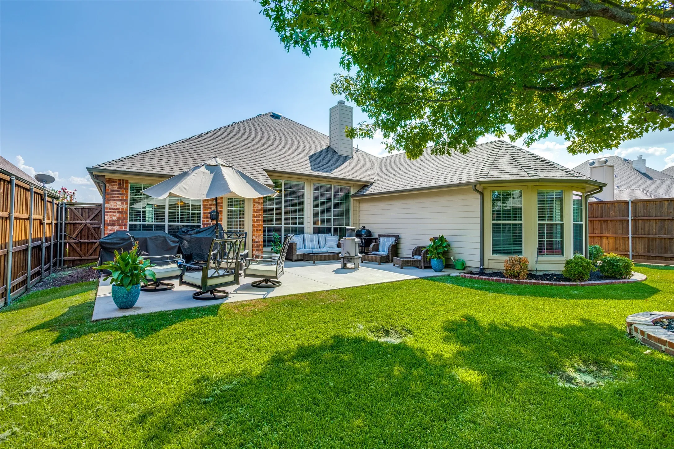 Single Family Residence For Rent in Dallas County , 6119 Laurel Crest Lane, Sachse, Texas 75048, 4 Bedroom, 2 Bathroom, 2 Garage spaces, 2,294 Sqft, built in 2003, mls#21410464, Real Estate Agent in Sachse, Homes For Rent in Dallas county, Homes For Rent in Sachse, Realtor in Sachse Texas, Real Estate Brokerage Independent Realty Texas, Luminita Cordes Realtor