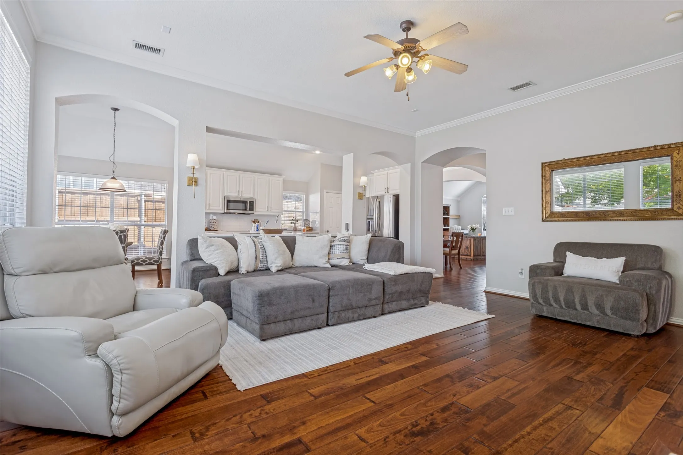 Single Family Residence For Rent in Dallas County , 6119 Laurel Crest Lane, Sachse, Texas 75048, 4 Bedroom, 2 Bathroom, 2 Garage spaces, 2,294 Sqft, built in 2003, mls#21410464, Real Estate Agent in Sachse, Homes For Rent in Dallas county, Homes For Rent in Sachse, Realtor in Sachse Texas, Real Estate Brokerage Independent Realty Texas, Luminita Cordes Realtor