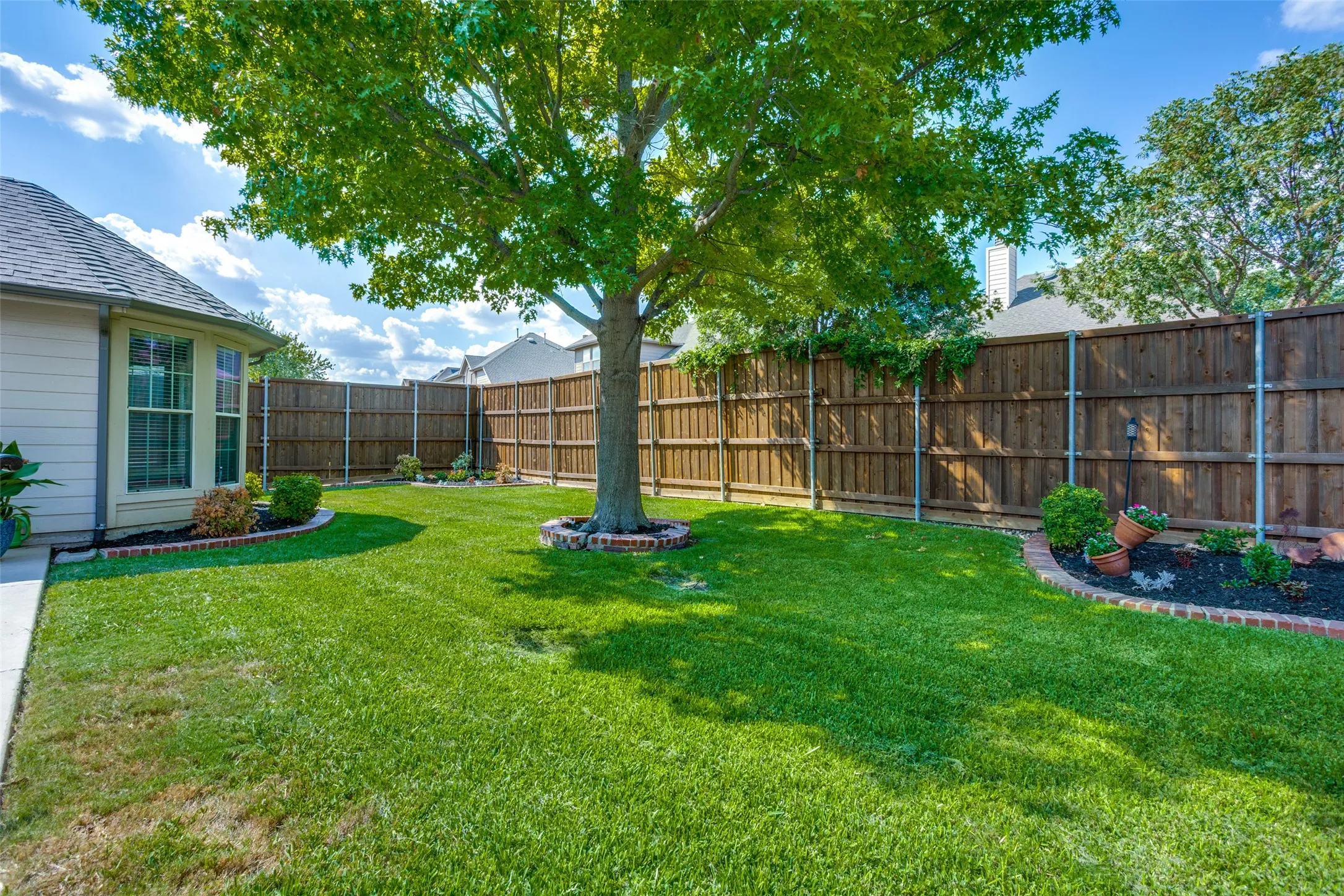 Single Family Residence For Rent in Dallas County , 6119 Laurel Crest Lane, Sachse, Texas 75048, 4 Bedroom, 2 Bathroom, 2 Garage spaces, 2,294 Sqft, built in 2003, mls#21410464, Real Estate Agent in Sachse, Homes For Rent in Dallas county, Homes For Rent in Sachse, Realtor in Sachse Texas, Real Estate Brokerage Independent Realty Texas, Luminita Cordes Realtor