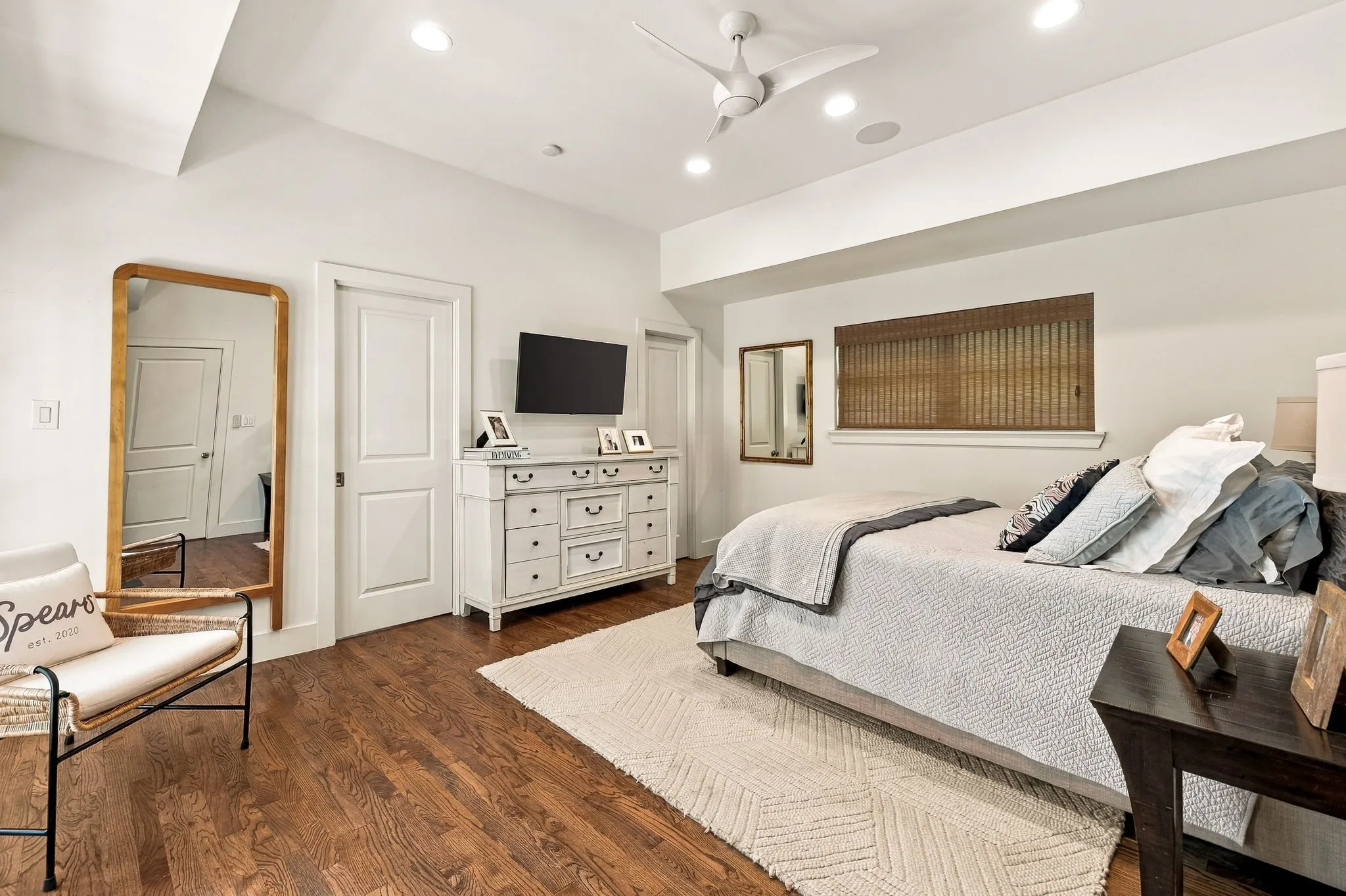 Single Family Residence For Sale in Dallas County , 6438 Mccommas Boulevard, Dallas, Texas 75214, 3 Bedroom, 3 Bathroom, 2 Garage spaces, 2,370 Sqft, built in 1977, mls#21398503, Real Estate Agent in Dallas, Homes For Sale in Dallas county, Homes For Sale in Dallas, Realtor in Dallas Texas, Real Estate Brokerage Independent Realty Texas, Luminita Cordes Realtor