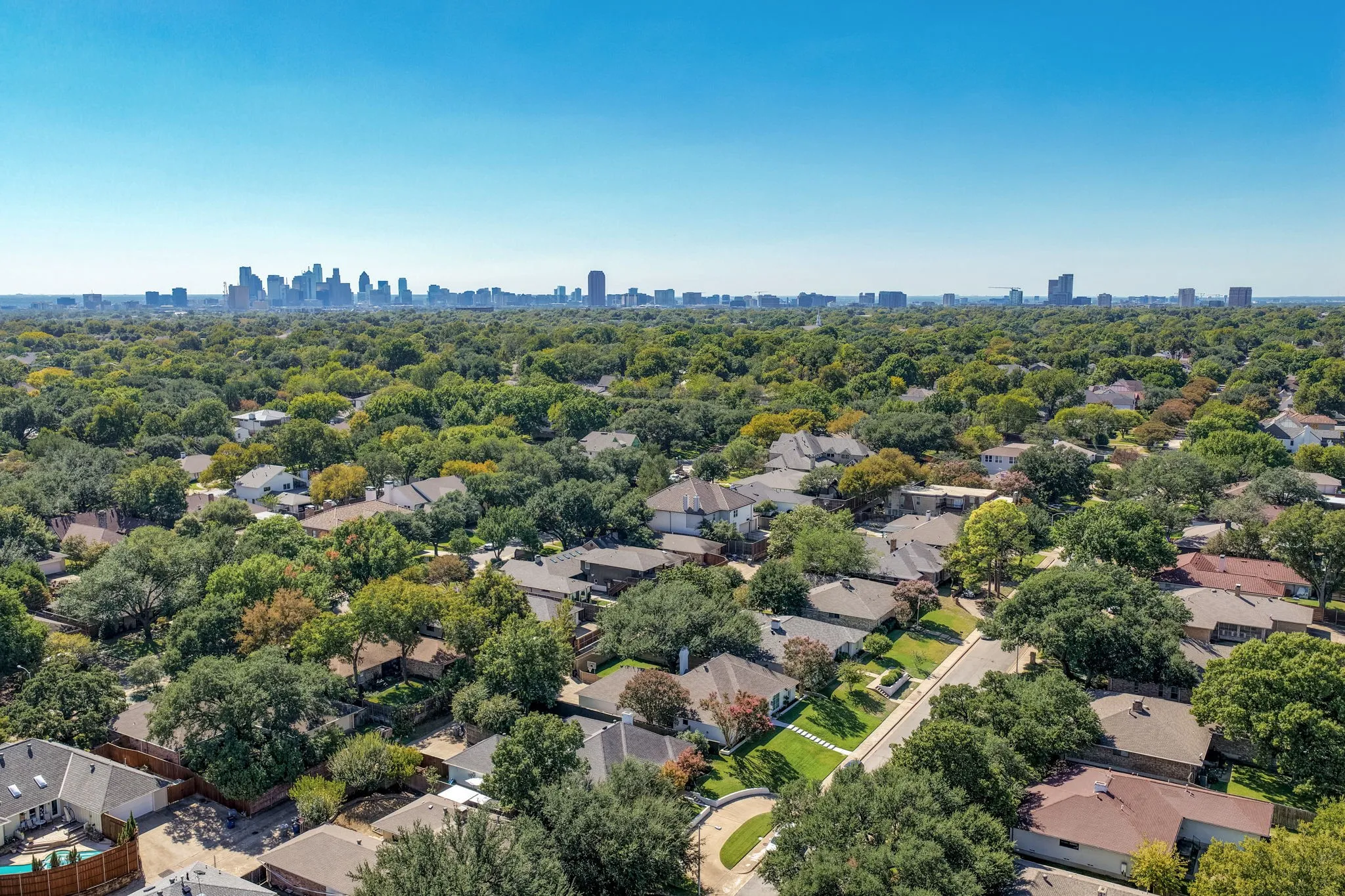 Single Family Residence For Sale in Dallas County , 6438 Mccommas Boulevard, Dallas, Texas 75214, 3 Bedroom, 3 Bathroom, 2 Garage spaces, 2,370 Sqft, built in 1977, mls#21398503, Real Estate Agent in Dallas, Homes For Sale in Dallas county, Homes For Sale in Dallas, Realtor in Dallas Texas, Real Estate Brokerage Independent Realty Texas, Luminita Cordes Realtor