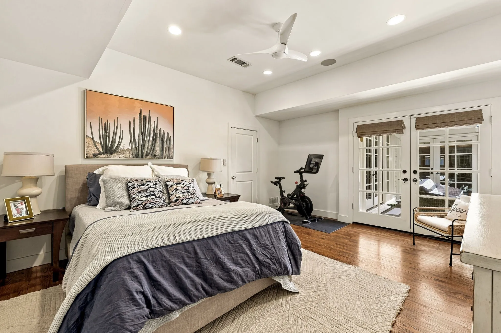 Single Family Residence For Sale in Dallas County , 6438 Mccommas Boulevard, Dallas, Texas 75214, 3 Bedroom, 3 Bathroom, 2 Garage spaces, 2,370 Sqft, built in 1977, mls#21398503, Real Estate Agent in Dallas, Homes For Sale in Dallas county, Homes For Sale in Dallas, Realtor in Dallas Texas, Real Estate Brokerage Independent Realty Texas, Luminita Cordes Realtor