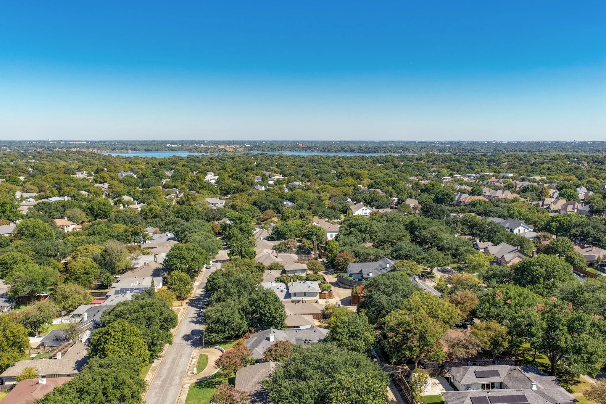 Single Family Residence For Sale in Dallas County , 6438 Mccommas Boulevard, Dallas, Texas 75214, 3 Bedroom, 3 Bathroom, 2 Garage spaces, 2,370 Sqft, built in 1977, mls#21398503, Real Estate Agent in Dallas, Homes For Sale in Dallas county, Homes For Sale in Dallas, Realtor in Dallas Texas, Real Estate Brokerage Independent Realty Texas, Luminita Cordes Realtor