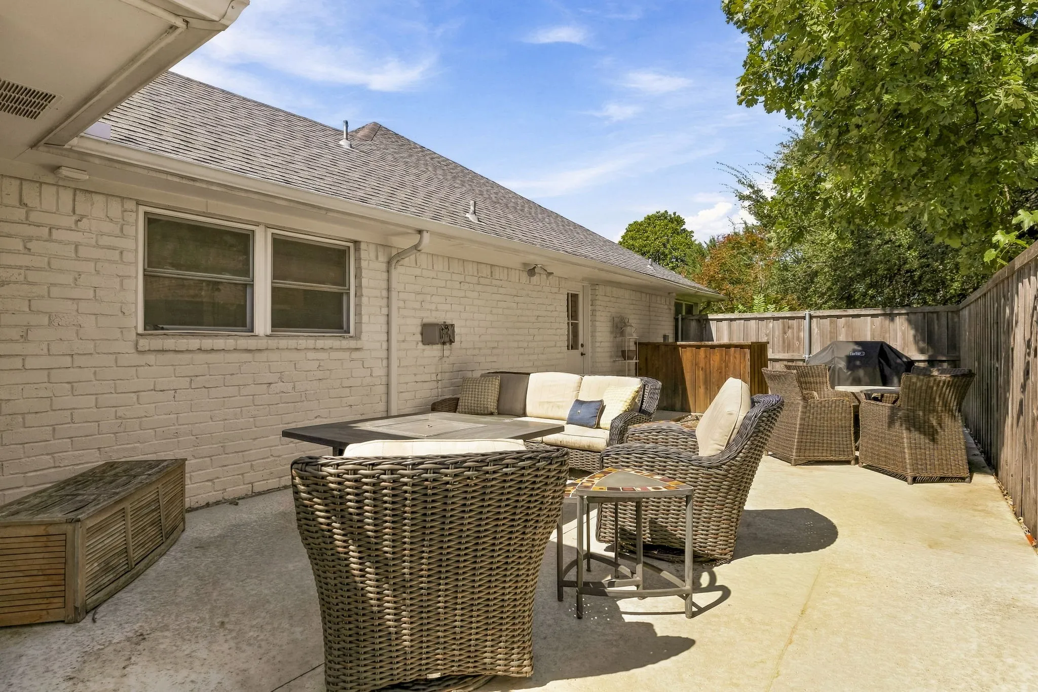 Single Family Residence For Sale in Dallas County , 6438 Mccommas Boulevard, Dallas, Texas 75214, 3 Bedroom, 3 Bathroom, 2 Garage spaces, 2,370 Sqft, built in 1977, mls#21398503, Real Estate Agent in Dallas, Homes For Sale in Dallas county, Homes For Sale in Dallas, Realtor in Dallas Texas, Real Estate Brokerage Independent Realty Texas, Luminita Cordes Realtor