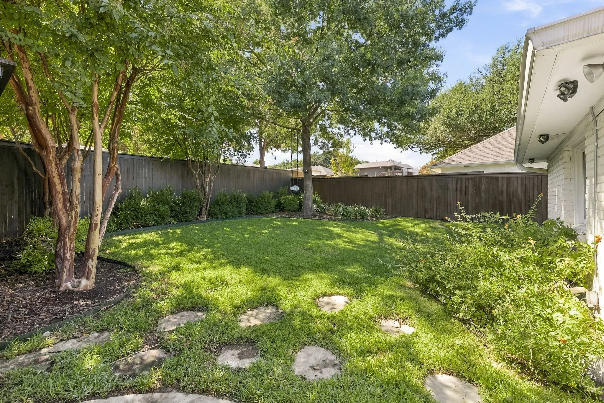 Single Family Residence For Sale in Dallas County , 6438 Mccommas Boulevard, Dallas, Texas 75214, 3 Bedroom, 3 Bathroom, 2 Garage spaces, 2,370 Sqft, built in 1977, mls#21398503, Real Estate Agent in Dallas, Homes For Sale in Dallas county, Homes For Sale in Dallas, Realtor in Dallas Texas, Real Estate Brokerage Independent Realty Texas, Luminita Cordes Realtor