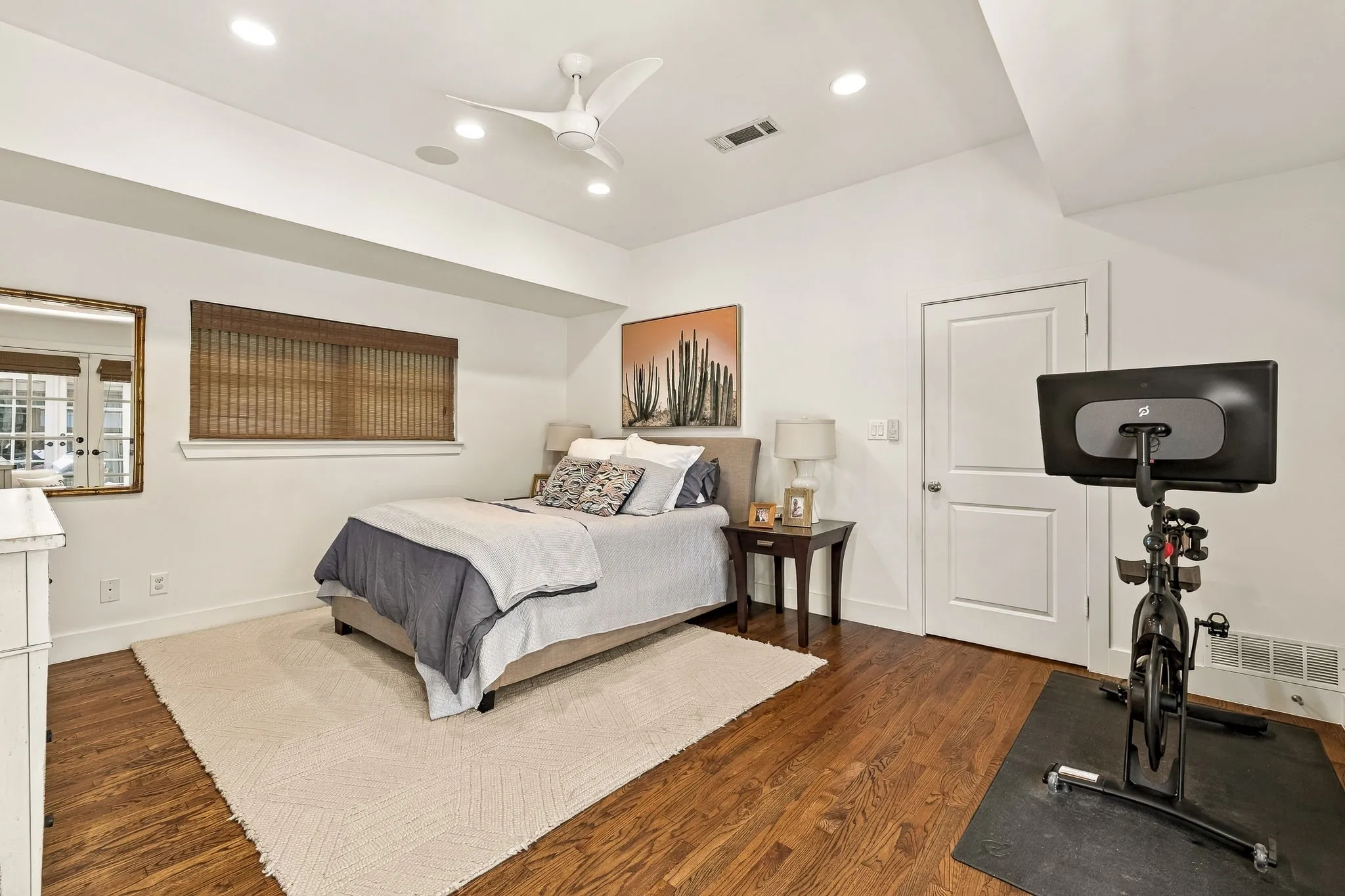 Single Family Residence For Sale in Dallas County , 6438 Mccommas Boulevard, Dallas, Texas 75214, 3 Bedroom, 3 Bathroom, 2 Garage spaces, 2,370 Sqft, built in 1977, mls#21398503, Real Estate Agent in Dallas, Homes For Sale in Dallas county, Homes For Sale in Dallas, Realtor in Dallas Texas, Real Estate Brokerage Independent Realty Texas, Luminita Cordes Realtor