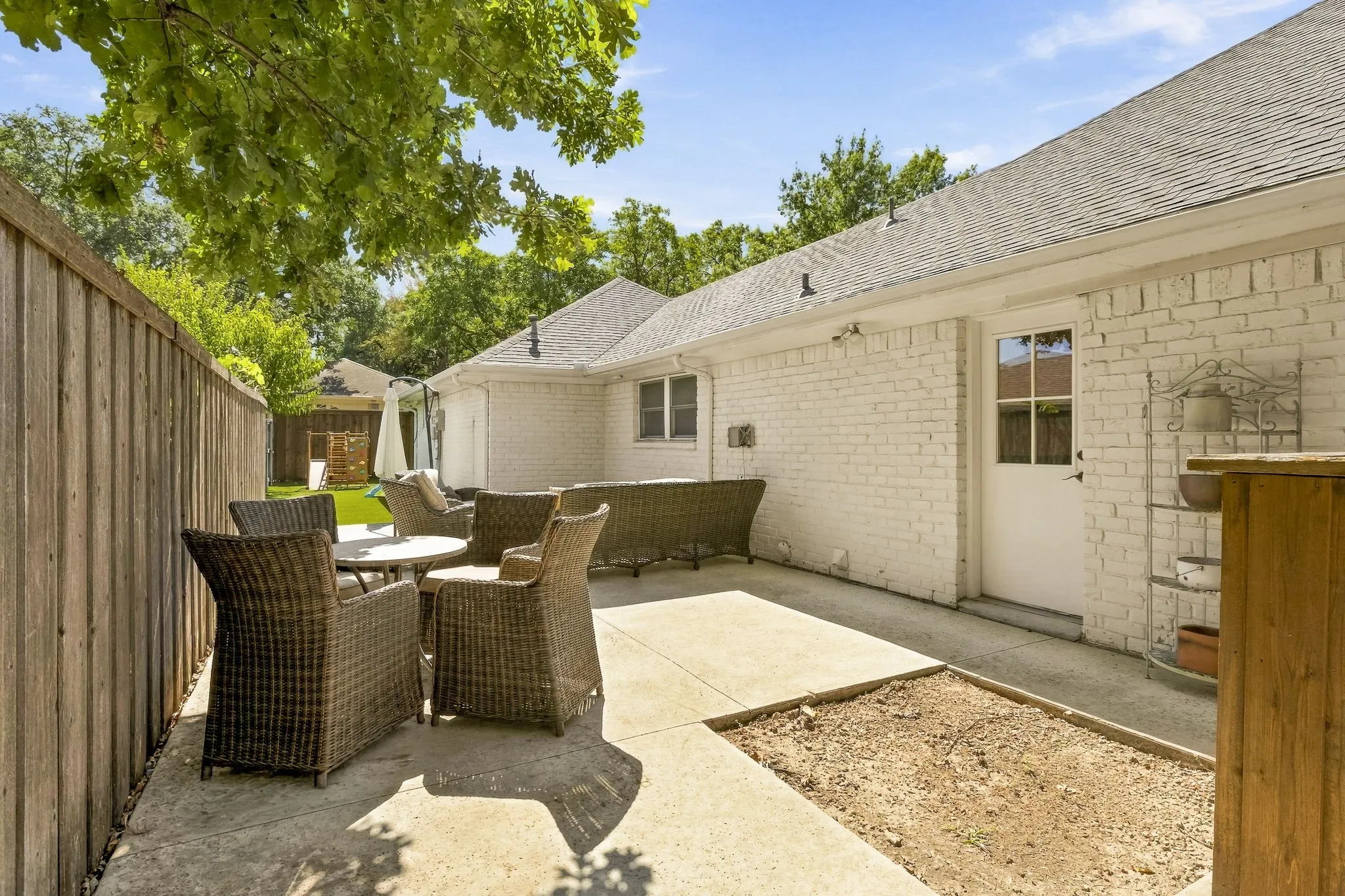 Single Family Residence For Sale in Dallas County , 6438 Mccommas Boulevard, Dallas, Texas 75214, 3 Bedroom, 3 Bathroom, 2 Garage spaces, 2,370 Sqft, built in 1977, mls#21398503, Real Estate Agent in Dallas, Homes For Sale in Dallas county, Homes For Sale in Dallas, Realtor in Dallas Texas, Real Estate Brokerage Independent Realty Texas, Luminita Cordes Realtor