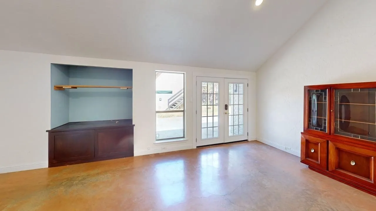 Single Family Residence For Rent in Denton County , 1617 Oak Creek Drive, Lewisville, Texas 75077, 4 Bedroom, 4 Bathroom, 2 Garage spaces, 1,781 Sqft, built in 1983, mls#21410480, Real Estate Agent in Lewisville, Homes For Rent in Denton county, Homes For Rent in Lewisville, Realtor in Lewisville Texas, Real Estate Brokerage Independent Realty Texas, Luminita Cordes Realtor