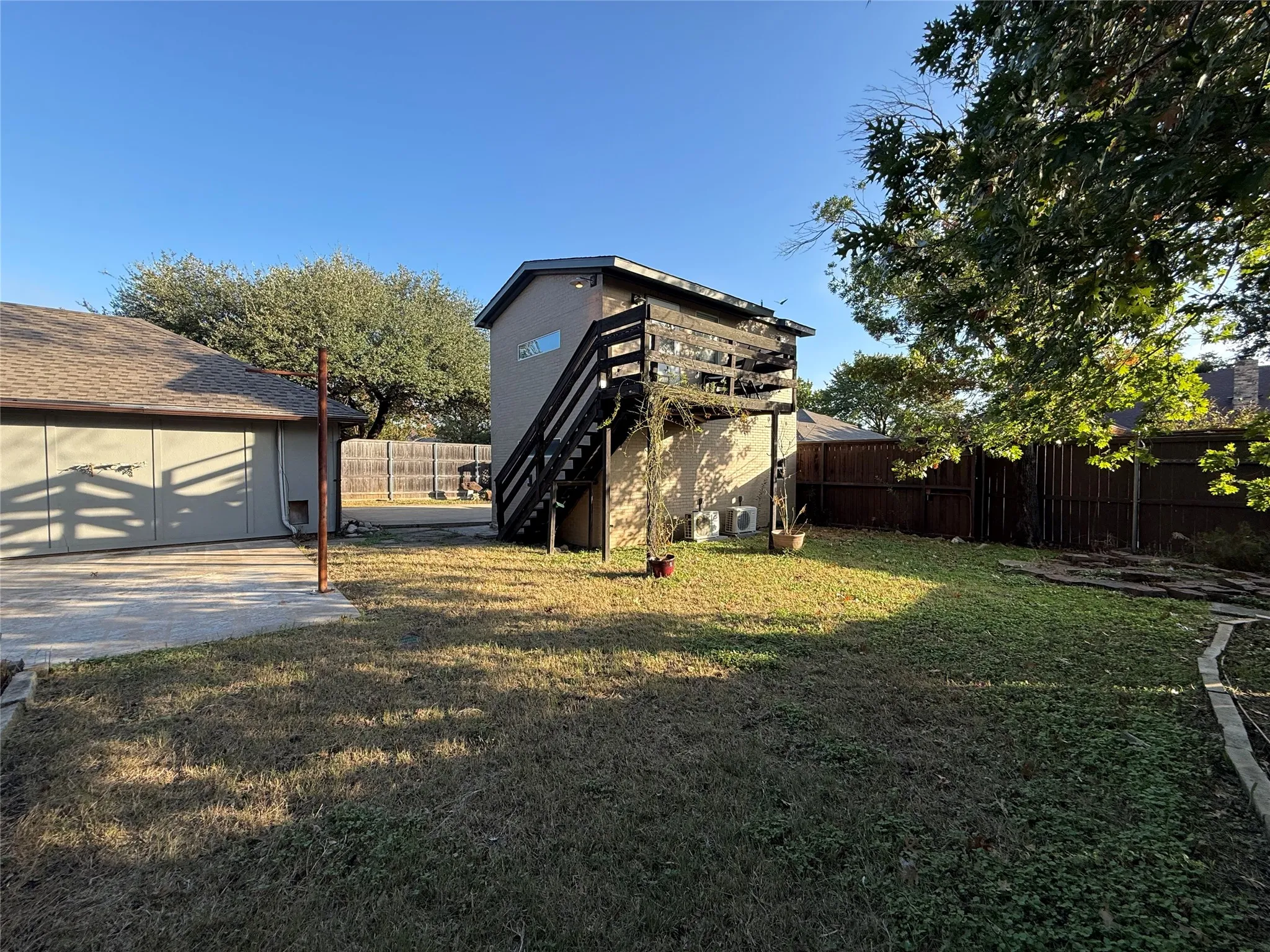 Single Family Residence For Rent in Denton County , 1617 Oak Creek Drive, Lewisville, Texas 75077, 4 Bedroom, 4 Bathroom, 2 Garage spaces, 1,781 Sqft, built in 1983, mls#21410480, Real Estate Agent in Lewisville, Homes For Rent in Denton county, Homes For Rent in Lewisville, Realtor in Lewisville Texas, Real Estate Brokerage Independent Realty Texas, Luminita Cordes Realtor