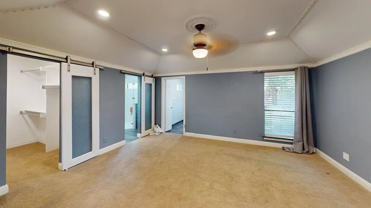 Tray ceiling with a decorative central medallion, recessed lighting, and a ceiling fan