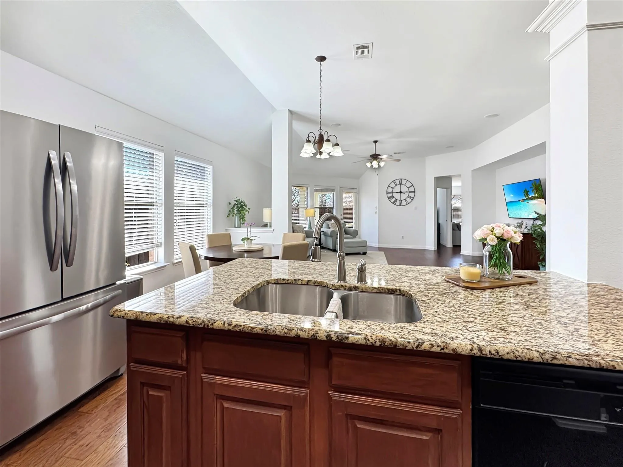 Single Family Residence For Sale in Collin County , 2701 Indian Oak Drive, Mc Kinney, Texas 75071, 4 Bedroom, 3 Bathroom, 2 Garage spaces, 2,450 Sqft, built in 2007, mls#21409749, Real Estate Agent in Mc Kinney, Homes For Sale in Collin county, Homes For Sale in Mc Kinney, Realtor in Mc Kinney Texas, Real Estate Brokerage Independent Realty Texas, Luminita Cordes Realtor