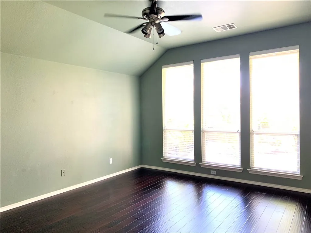 Single Family Residence For Rent in Tarrant County , 2808 Fossil Run Boulevard, Fort Worth, Texas 76131, 4 Bedroom, 2 Bathroom, 2 Garage spaces, 2,404 Sqft, built in 2003, mls#21410481, Real Estate Agent in Fort Worth, Homes For Rent in Tarrant county, Homes For Rent in Fort Worth, Realtor in Fort Worth Texas, Real Estate Brokerage Independent Realty Texas, Luminita Cordes Realtor